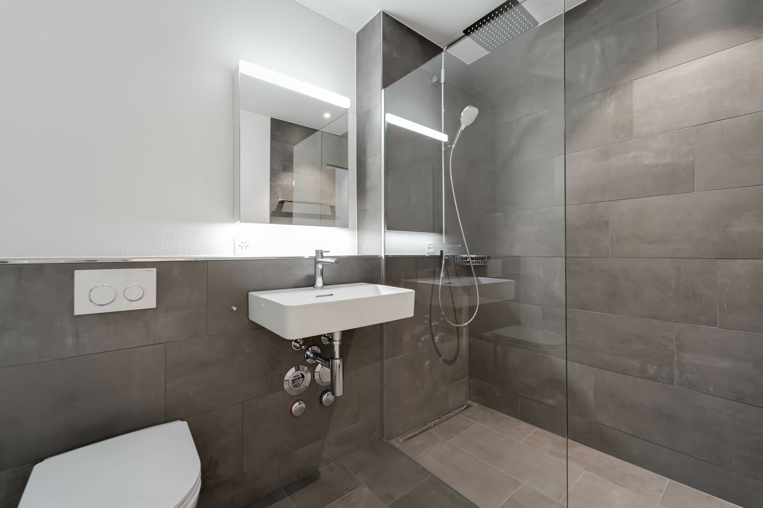 Dusche mit Regenbrause