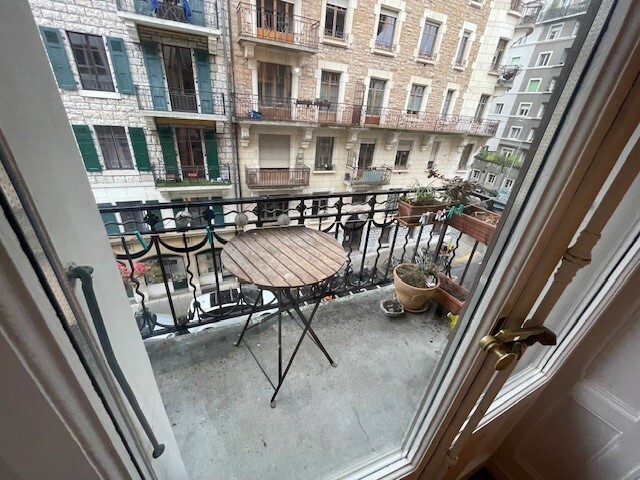 Interior view 6