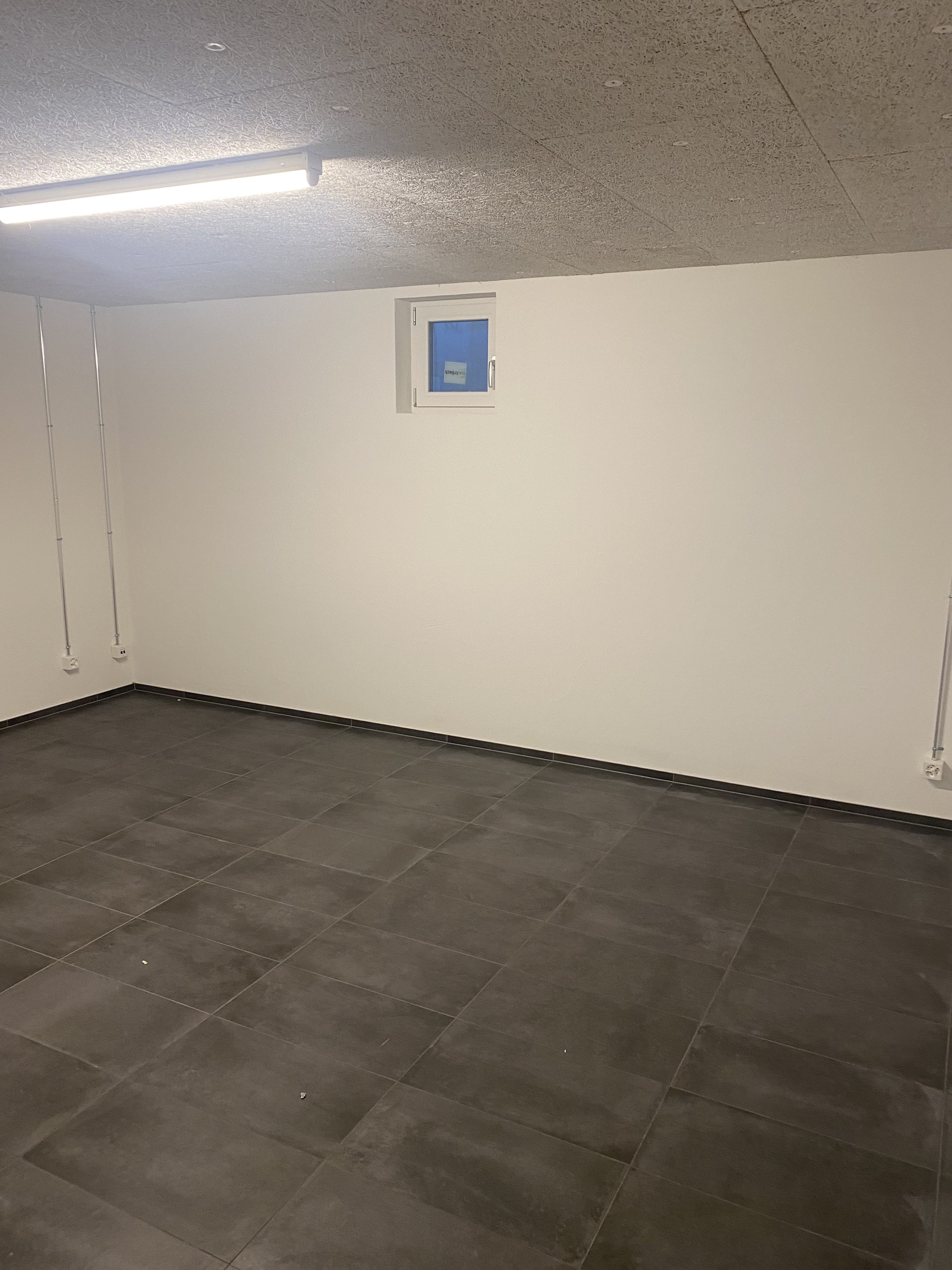 cave/rangement/cinéma cave/rangement/cinéma