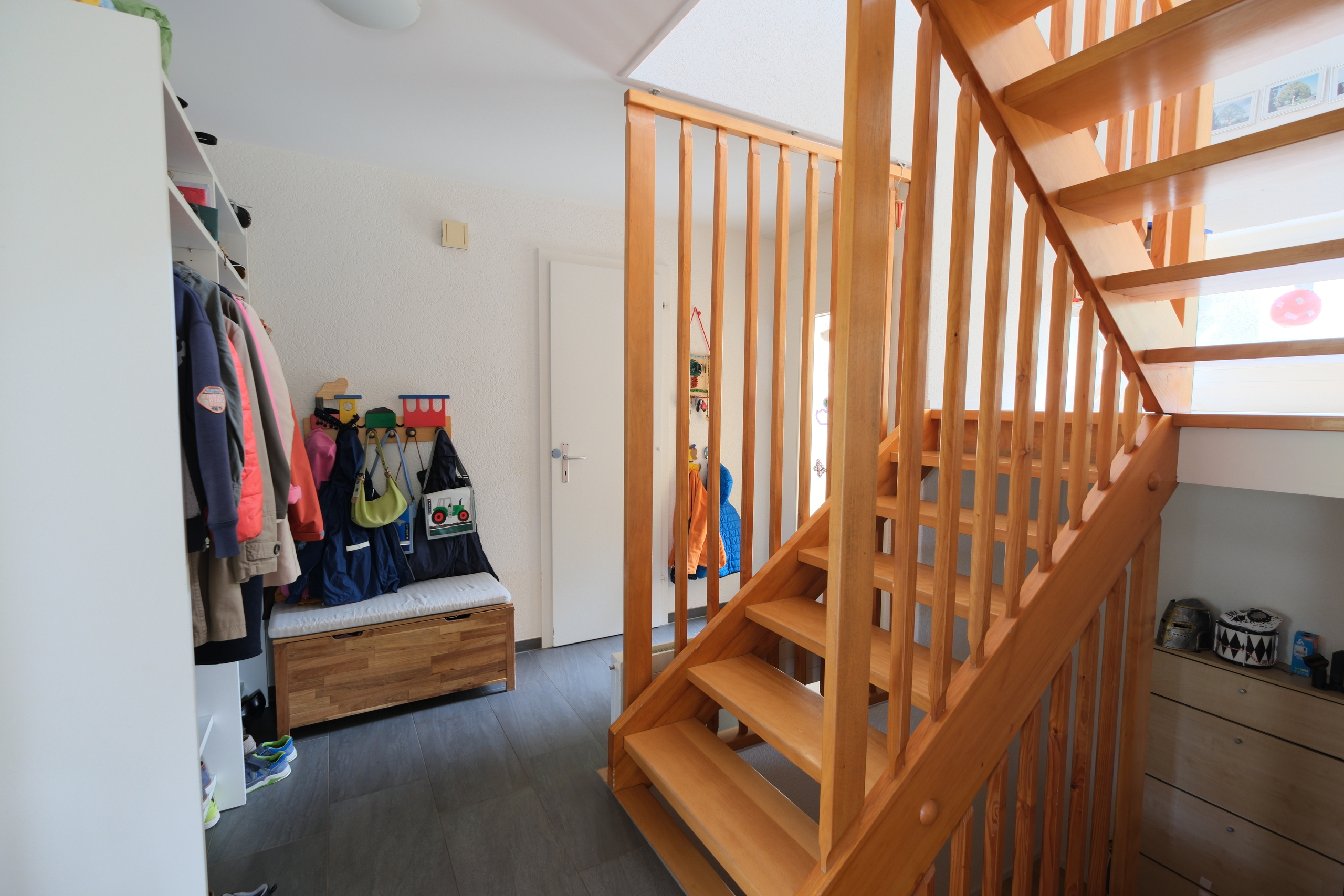 Entrée mit Garderobe