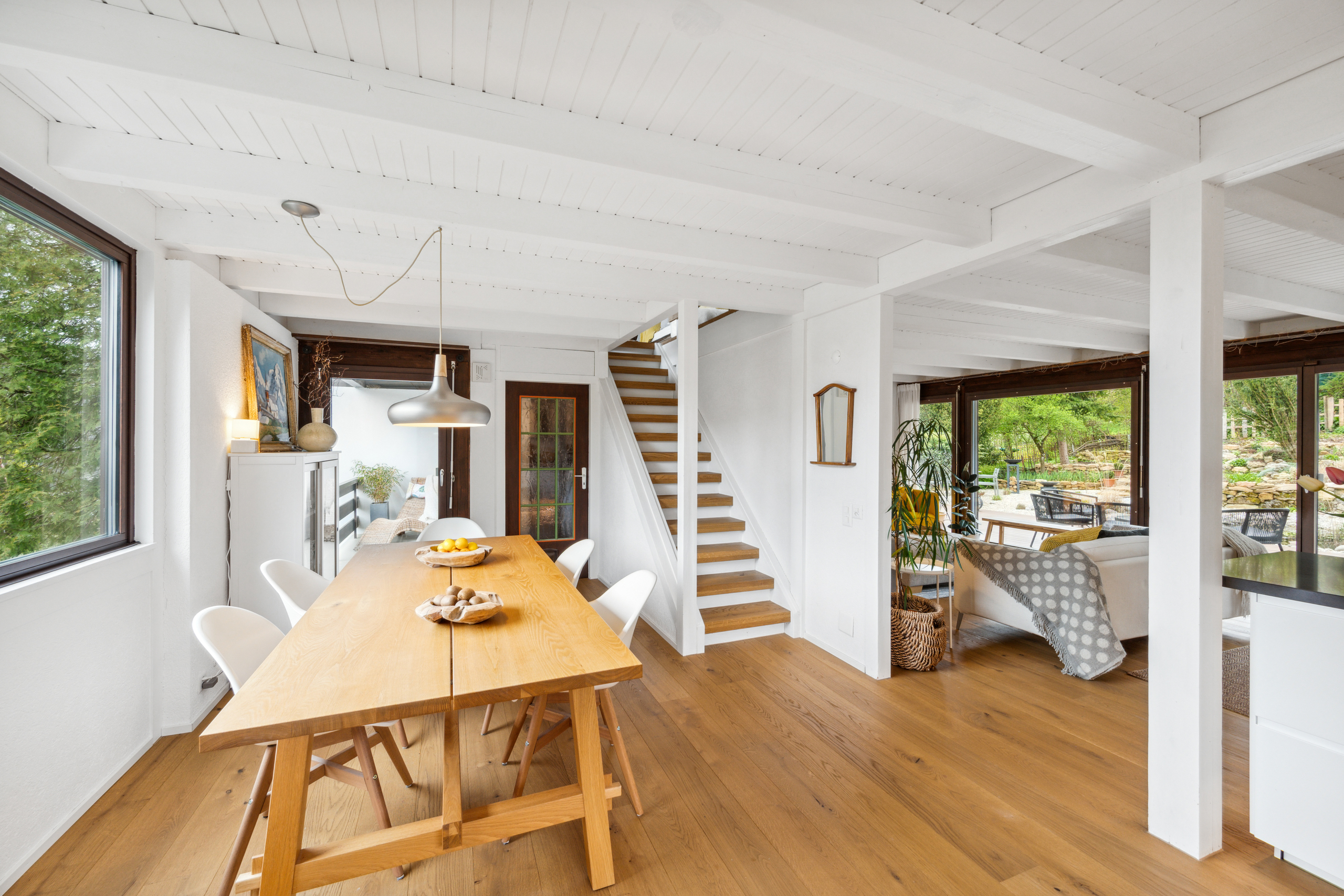 Essbereich mit Ansicht Wohnbereich Essbereich mit Ansicht Wohnbereich