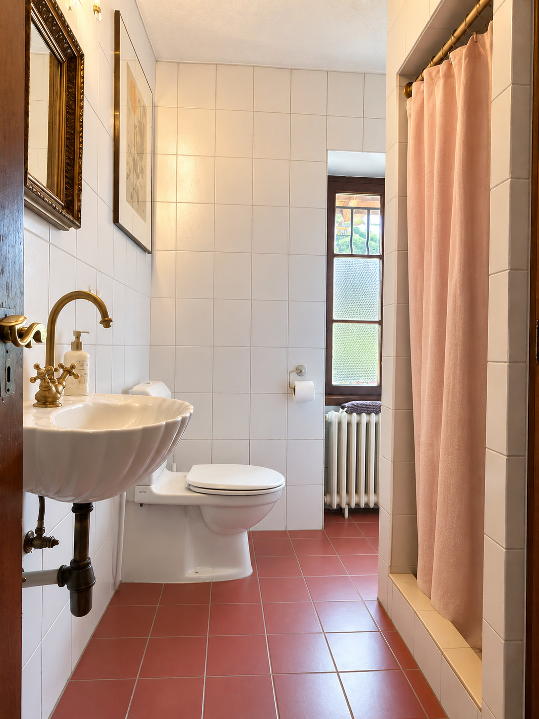 Etage: Salle de douche Etage: Salle de douche