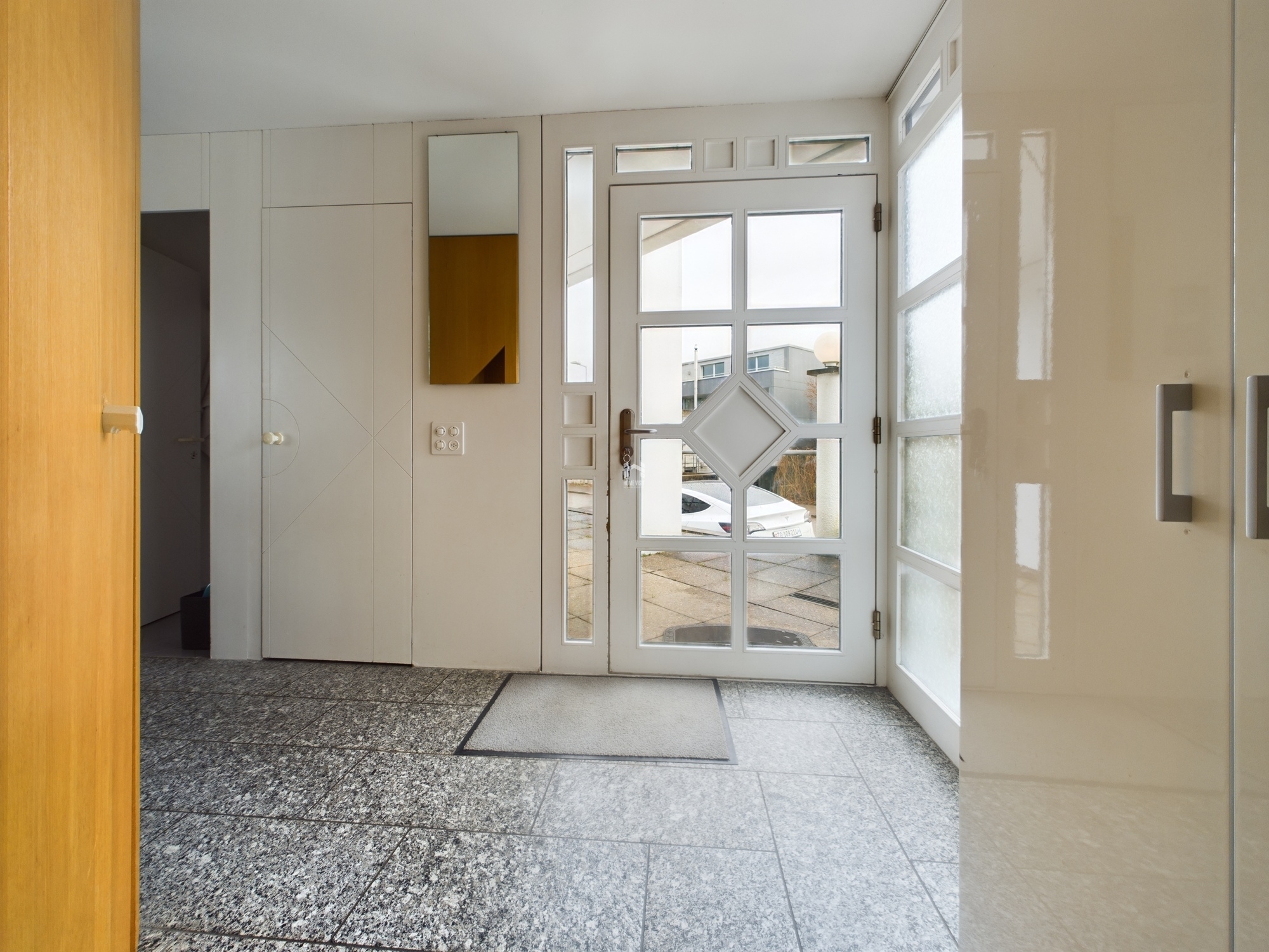 Eingangsbereich - Zimmer im OG - 5,5-Zi.-Wohnung Eingangsbereich - Zimmer im OG - 5,5-Zi.-Wohnung