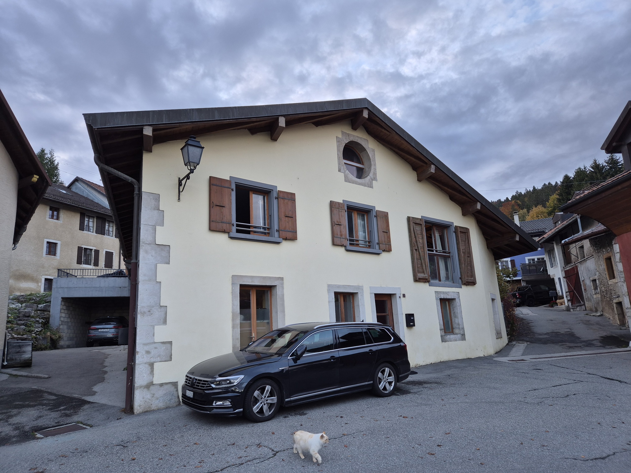 Façade Sud de l'immeuble  Façade Sud de l'immeuble