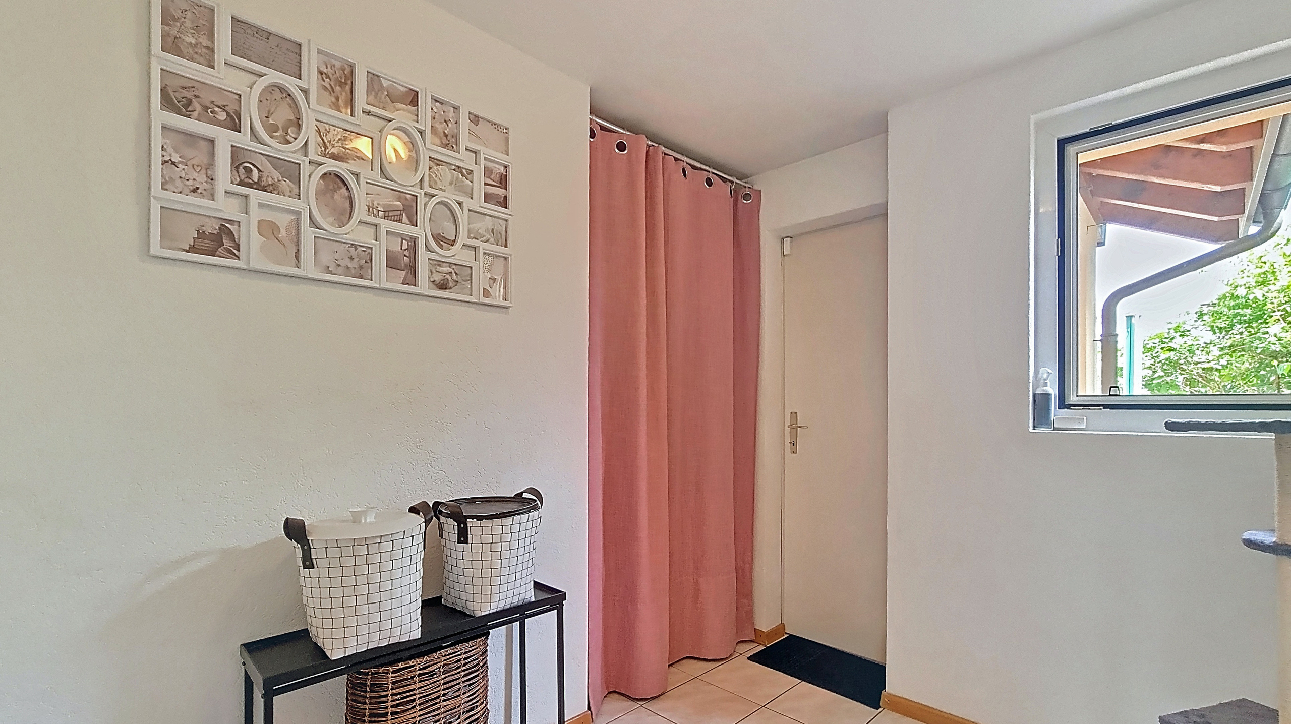 Interior view 8