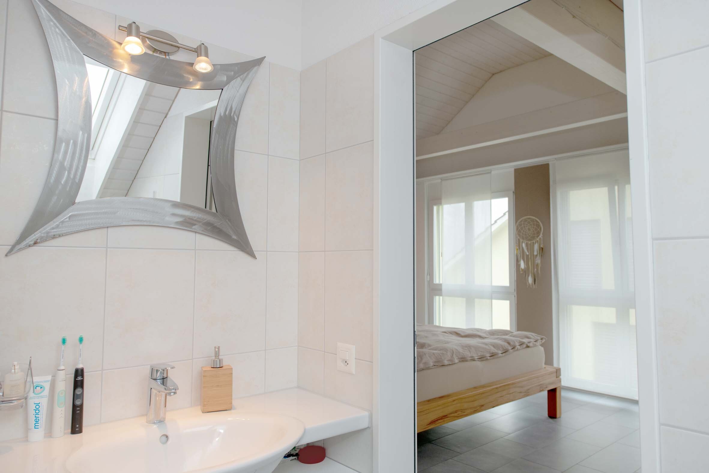 und separatem Bad mit Dusche