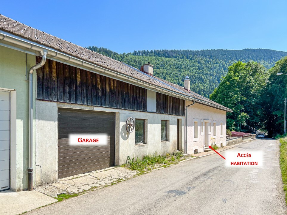 Entrée du garage et de l'habitation Entrée du garage et de l'habitation