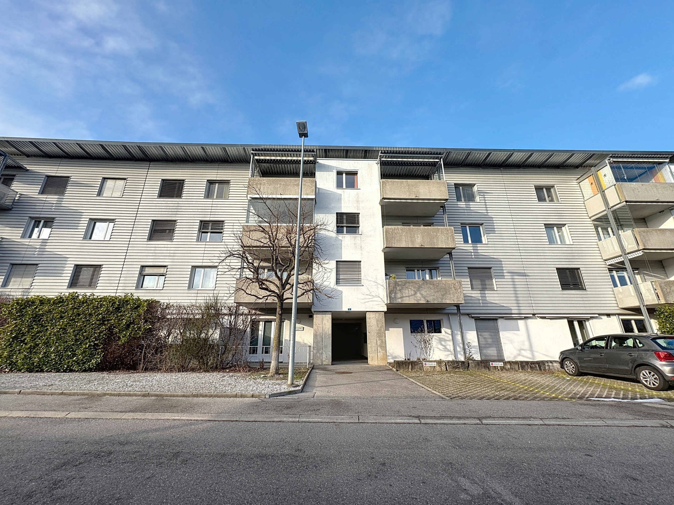 Vue de la devanture de l'immeuble Vue de la devanture de l'immeuble