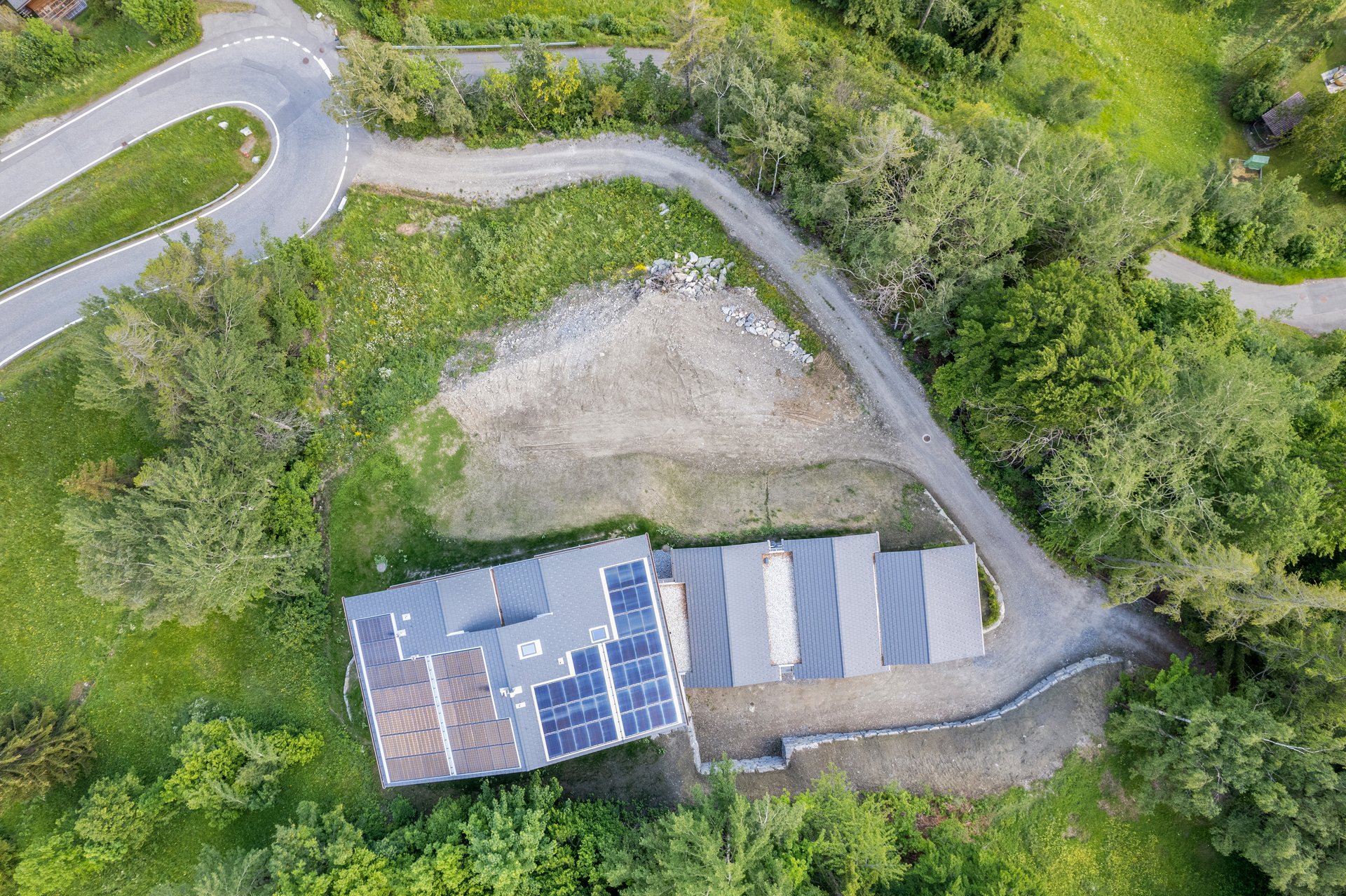 Parcelle et route d'accès