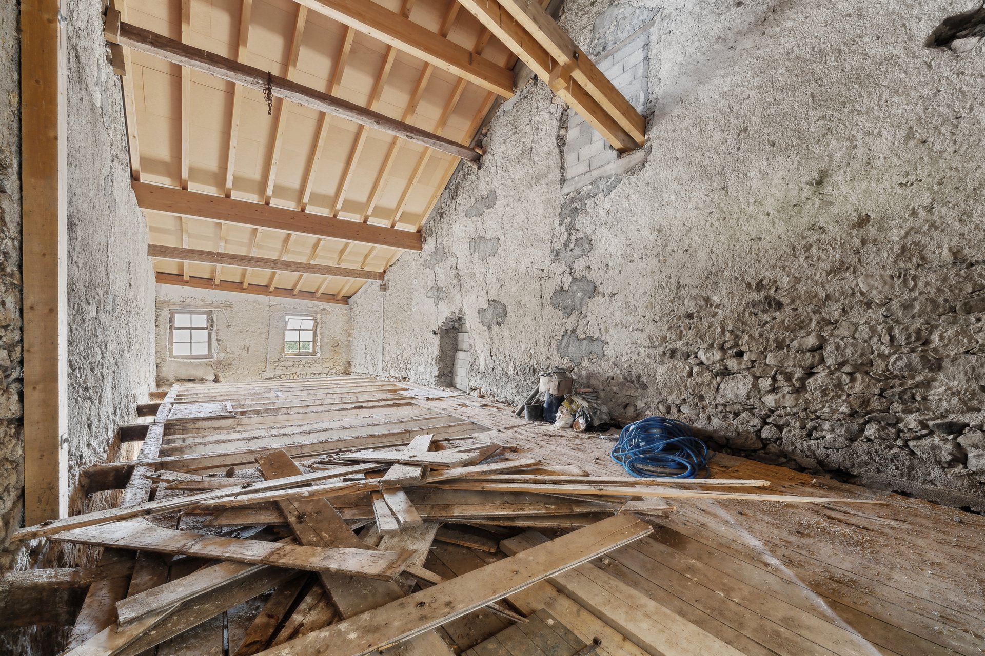 Rural sur deux étages avec un énorme potentiel de rénovation