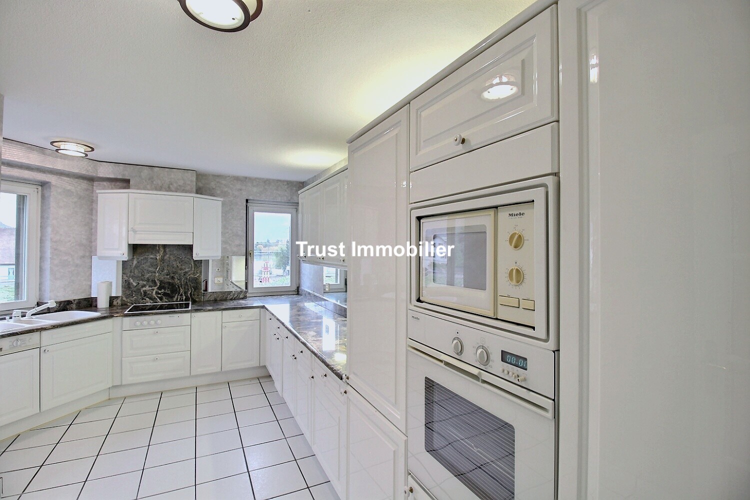 Interior view 4