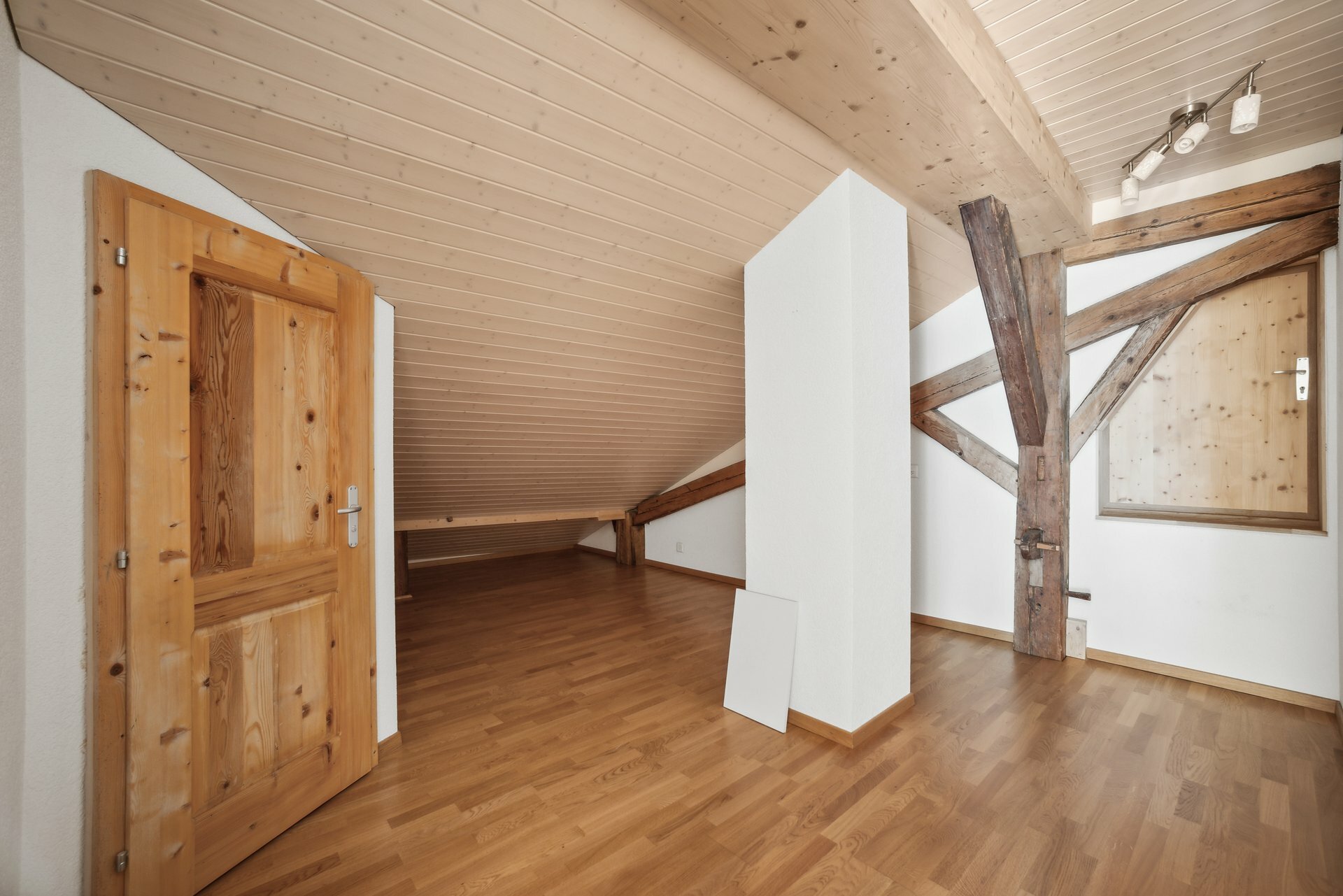 Pièces à vivre au 1er ¦ appartement 9.5 pièces 