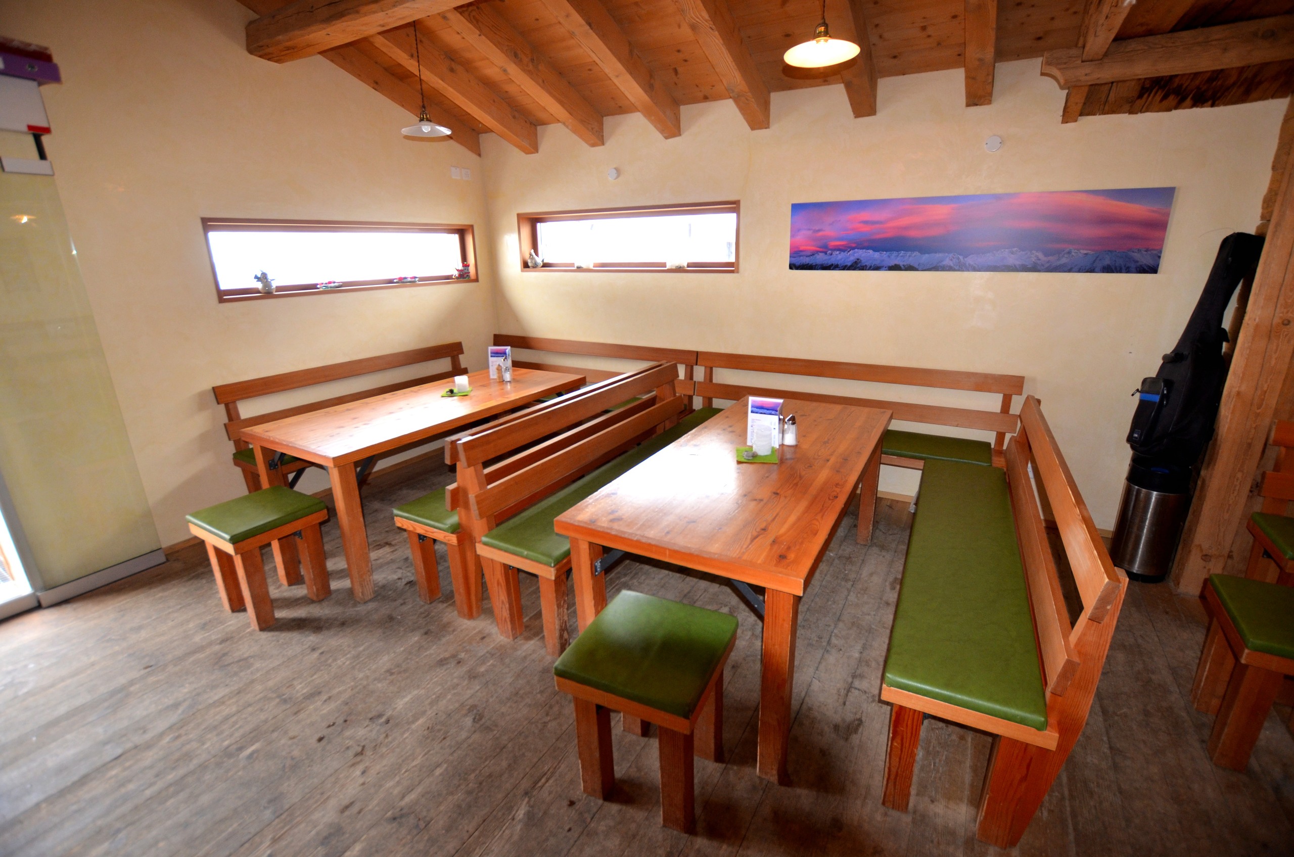 Die romantische Alphütte mit 30 Sitzplätzen Die romantische Alphütte mit 30 Sitzplätzen