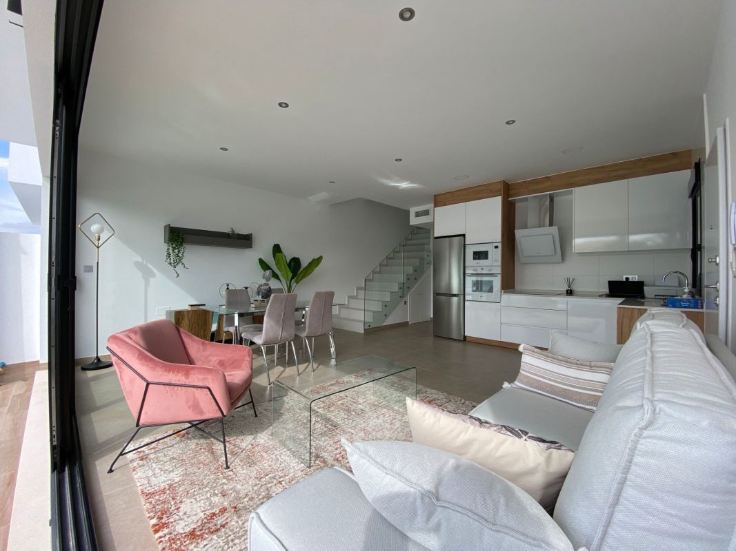 Les photos intérieures ici proposées, sont un exemple de réalisation dans une villa identique.