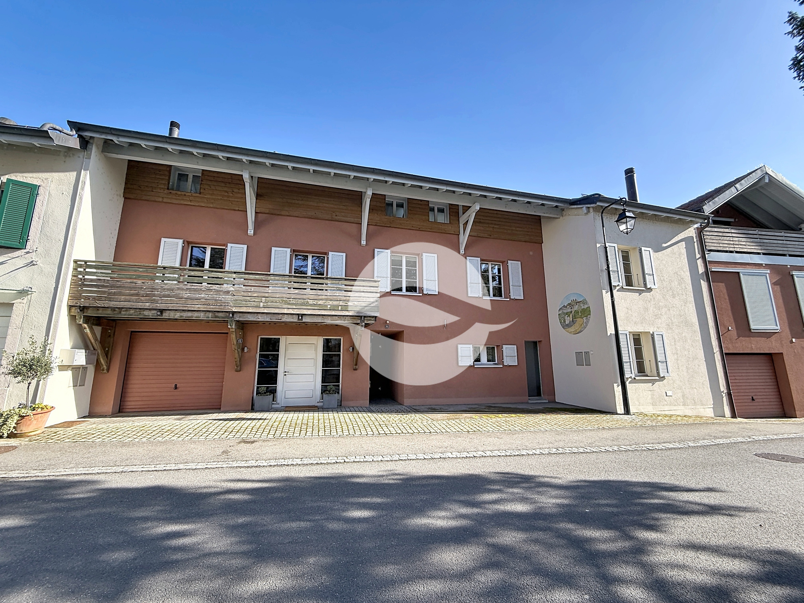 Extérieur : Immeuble côté entrée