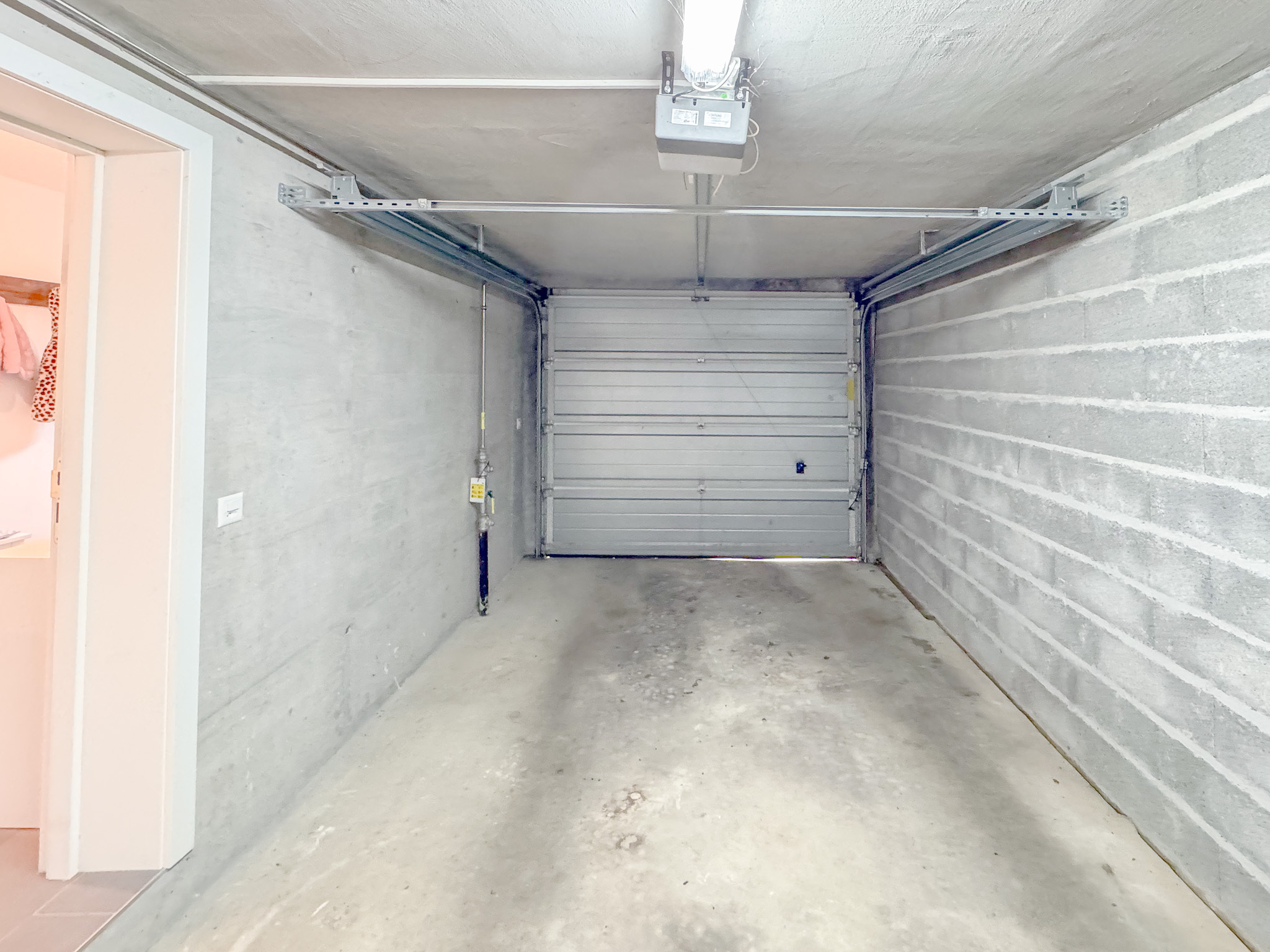 Garage de 18 m2 au rez inférieur Garage de 18 m2 au rez inférieur