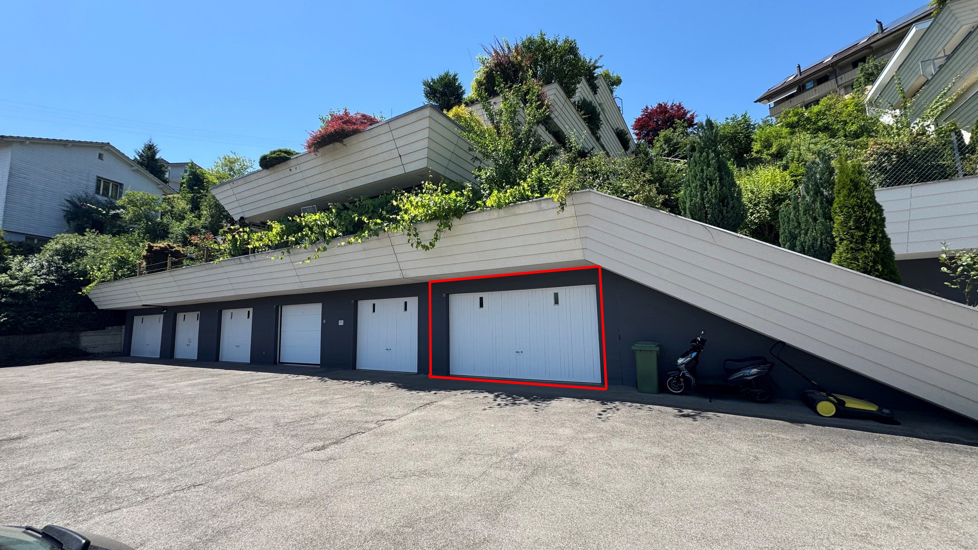 Garage auf Ebene Zugang unten Garage auf Ebene Zugang unten