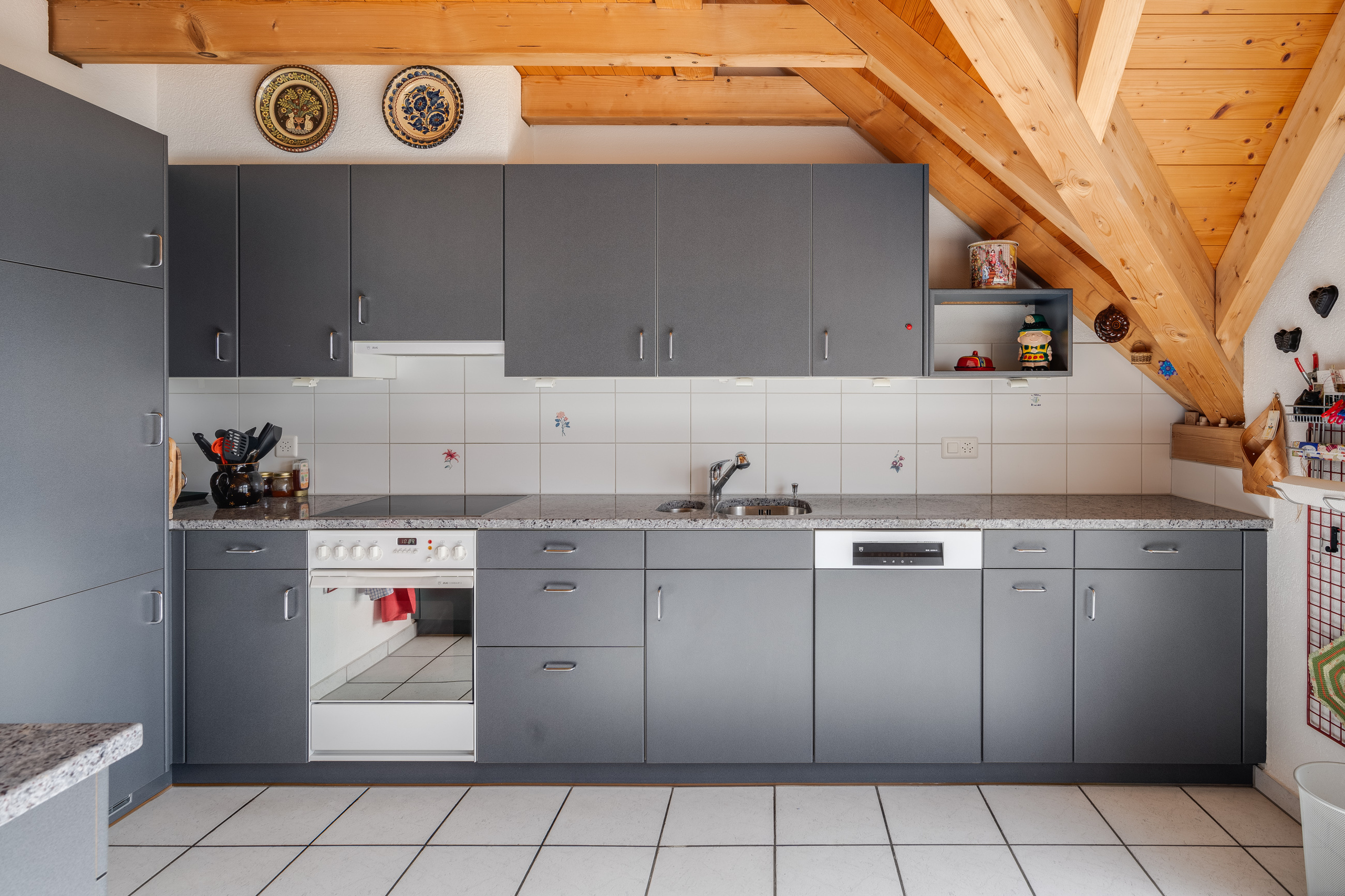 KÜCHE MIT ZUGANG BALKON