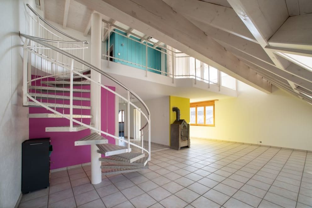 Wohnzimmer mit offener Küche