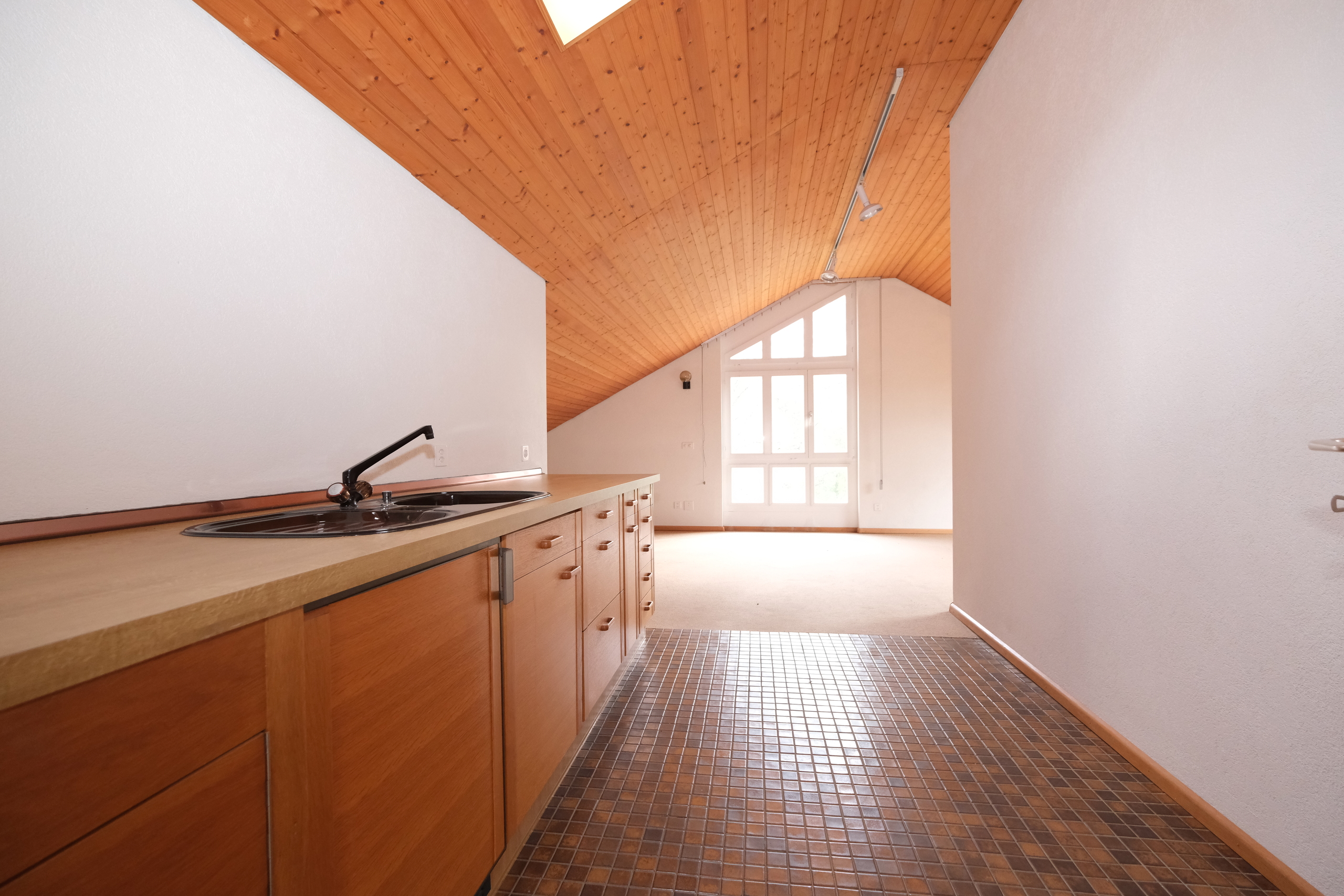 Küchenzeile mit Waschbecken Dachgeschoss