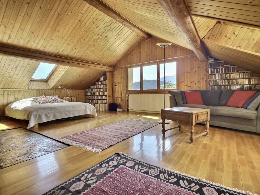 Vaste chambre dans le combles Vaste chambre dans le combles