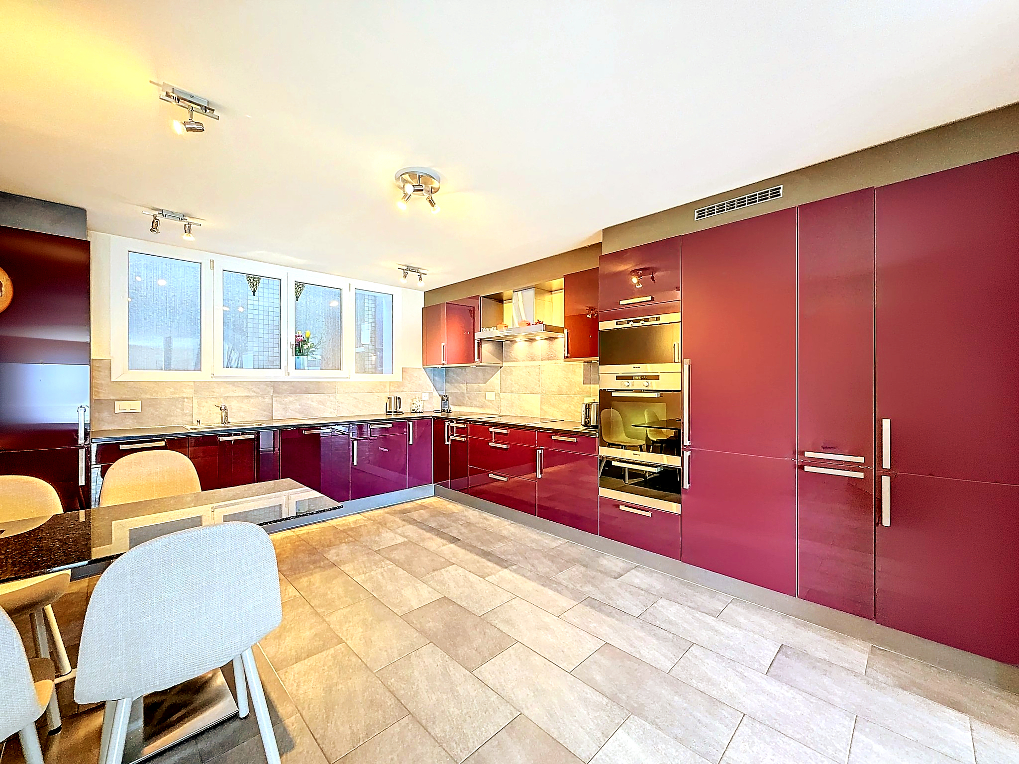Interior view 4