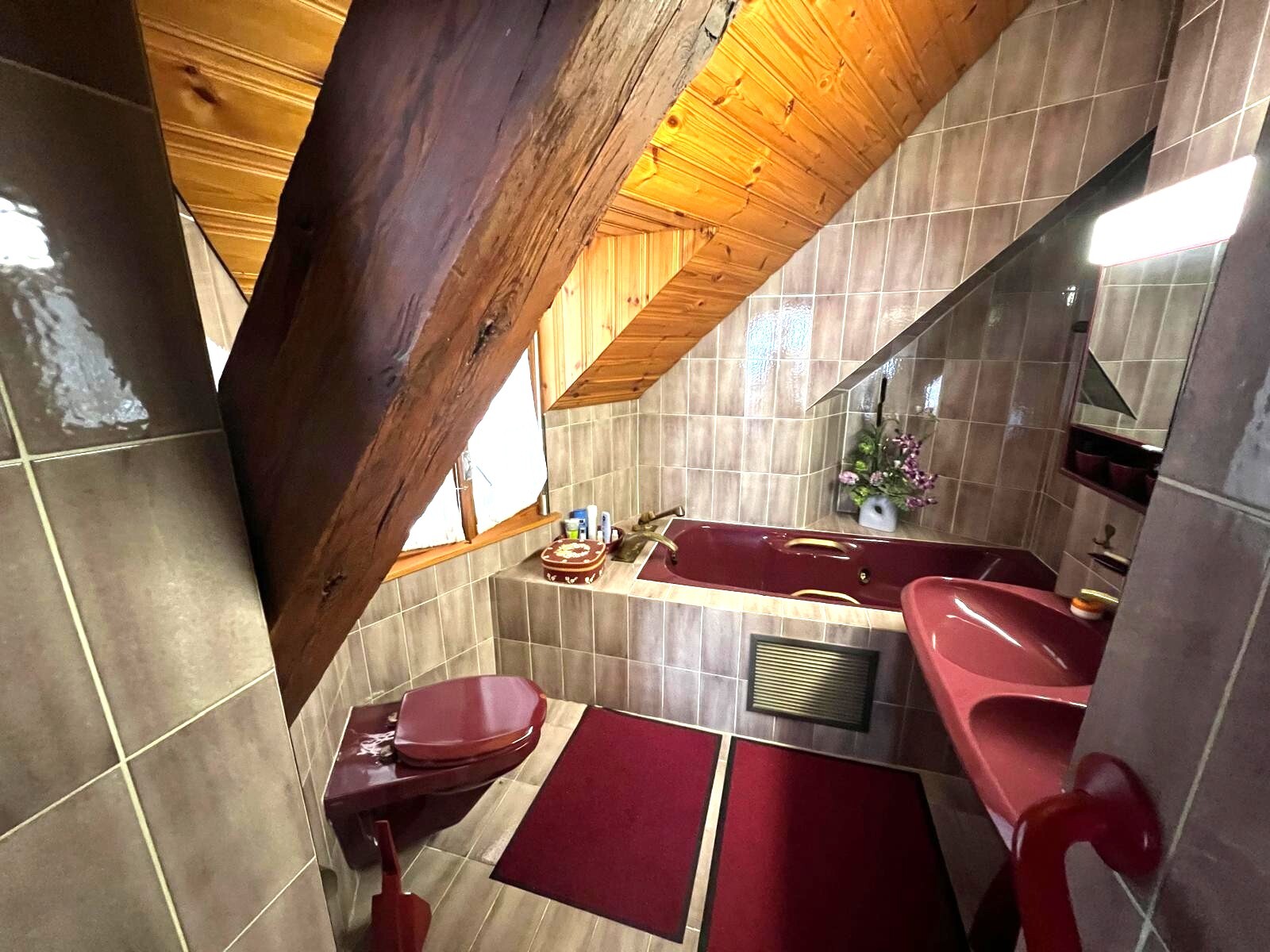 salle de bain privative avec la chambre principale