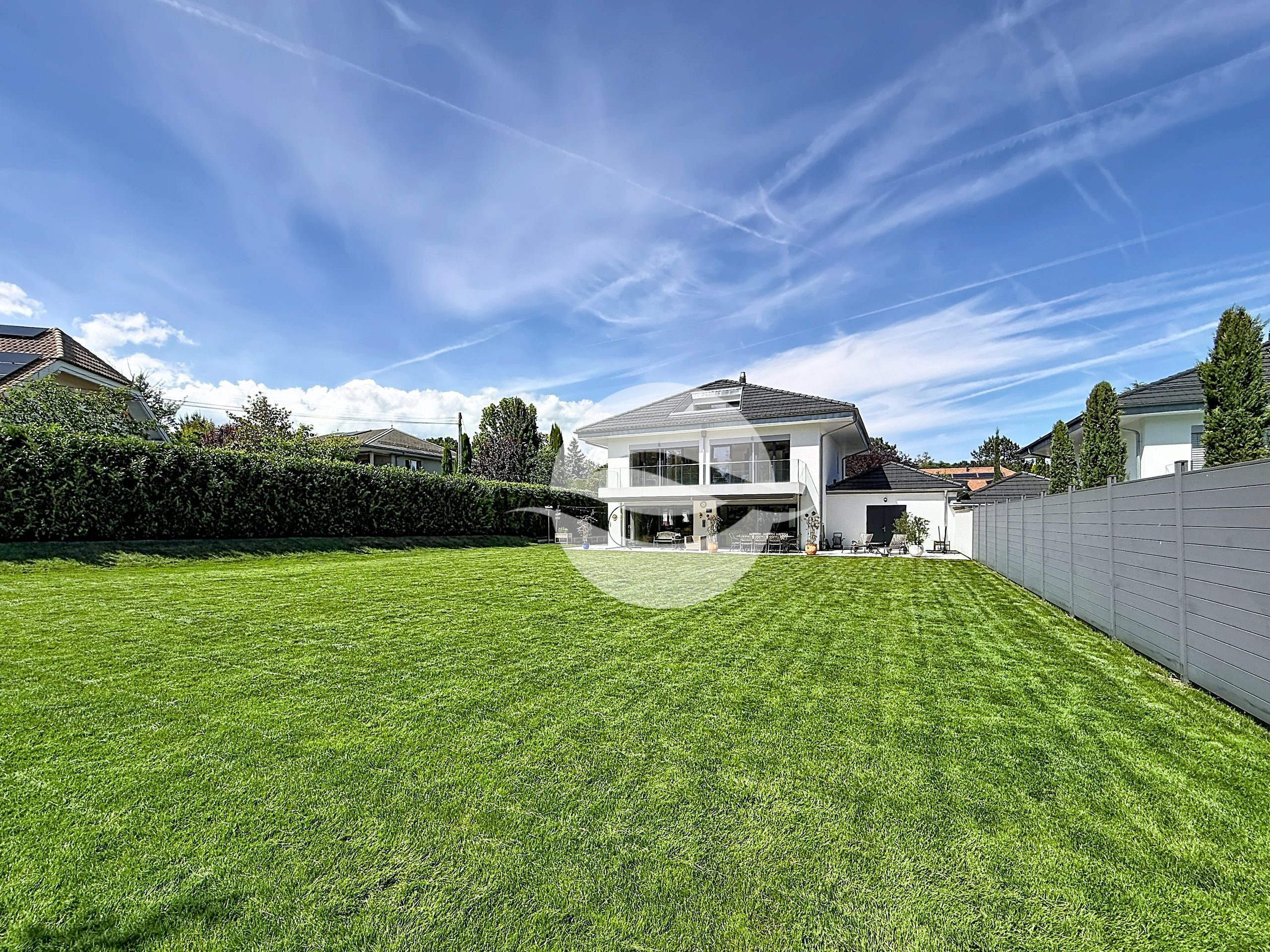 Vue de la villa depuis le jardin