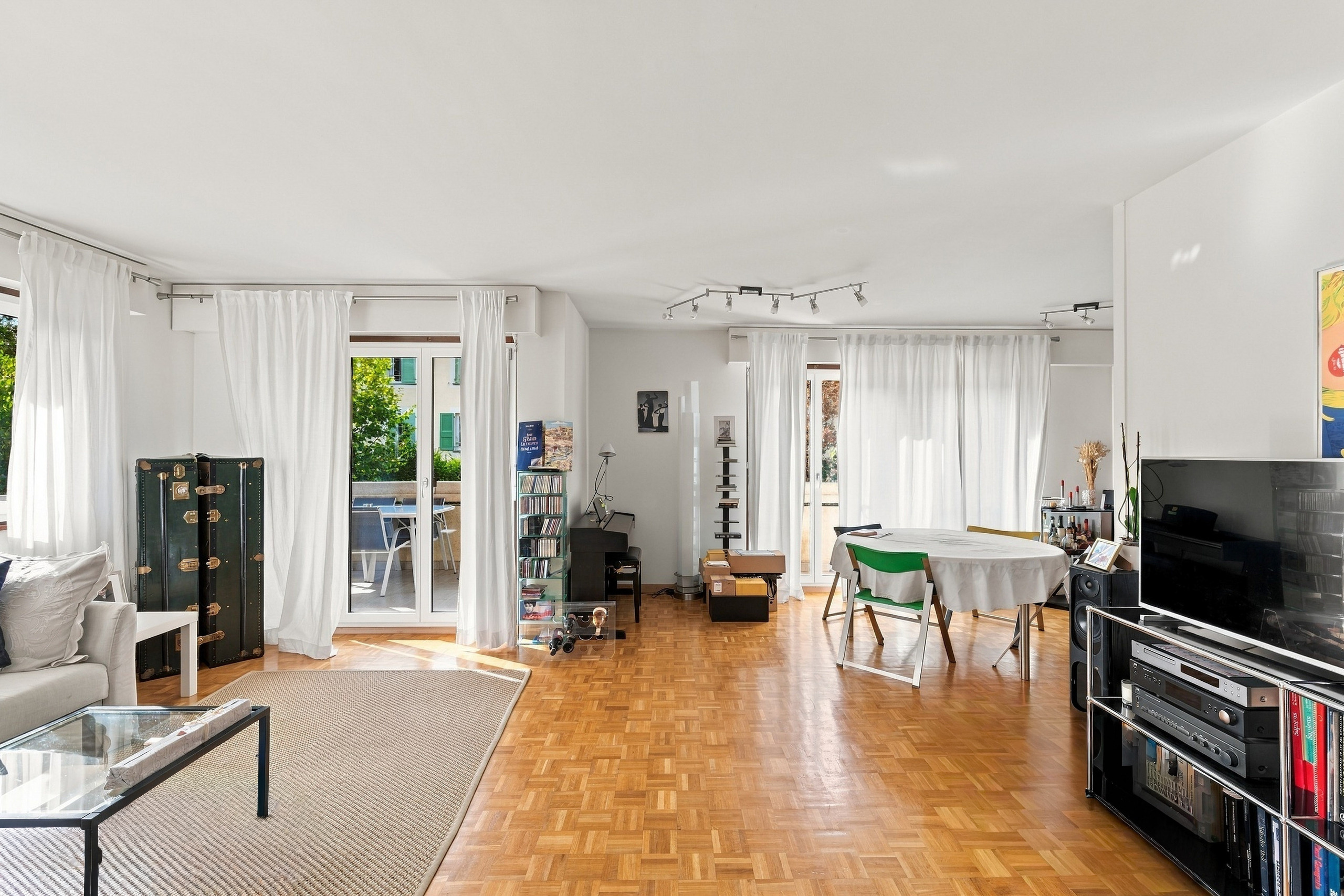 Interior view 2