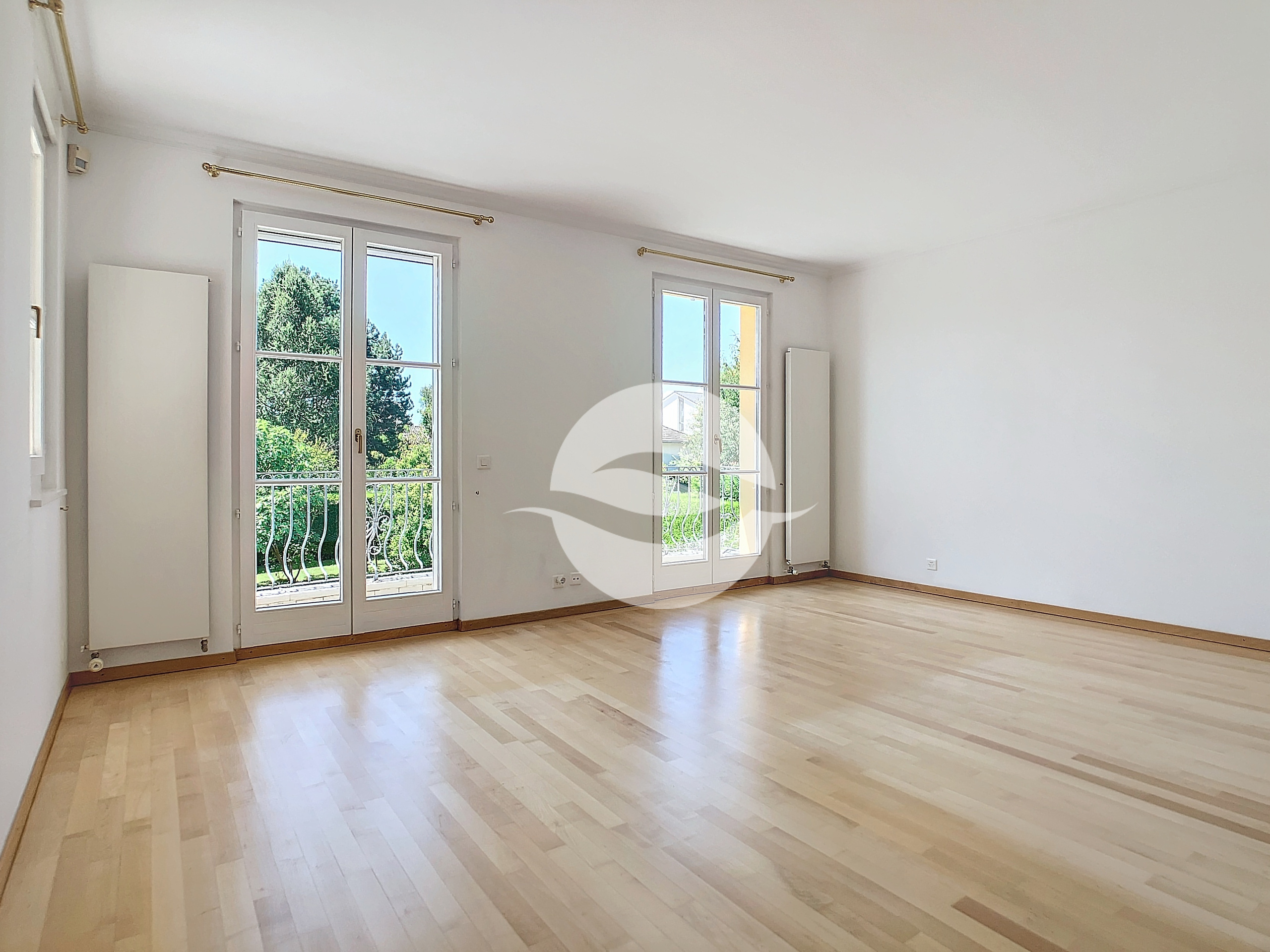 1er : Chambre parentale avec dressing et salle de bains (Jacuzzi et douche) privatifs