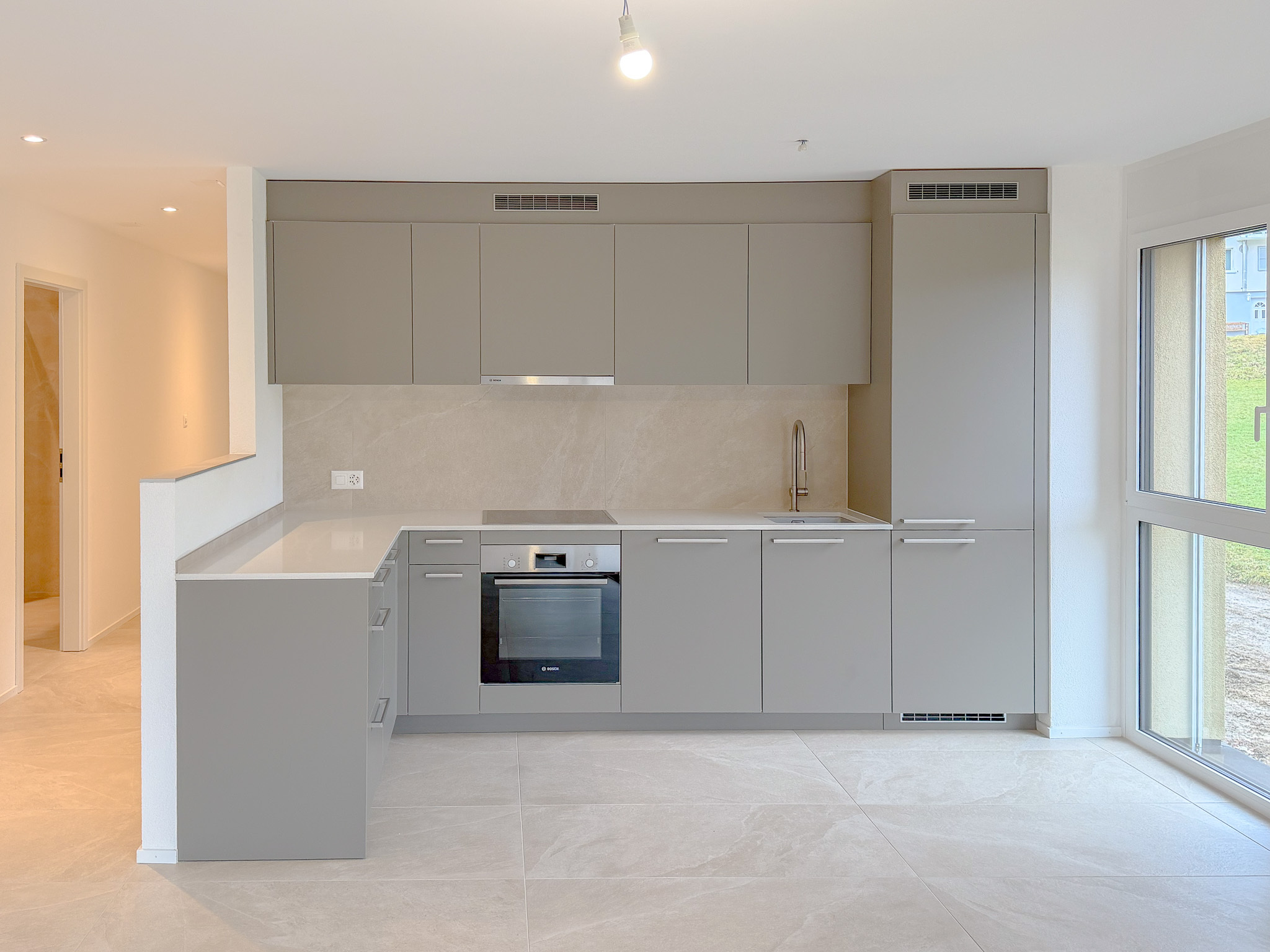 Cuisine ouverte entièrement agencée