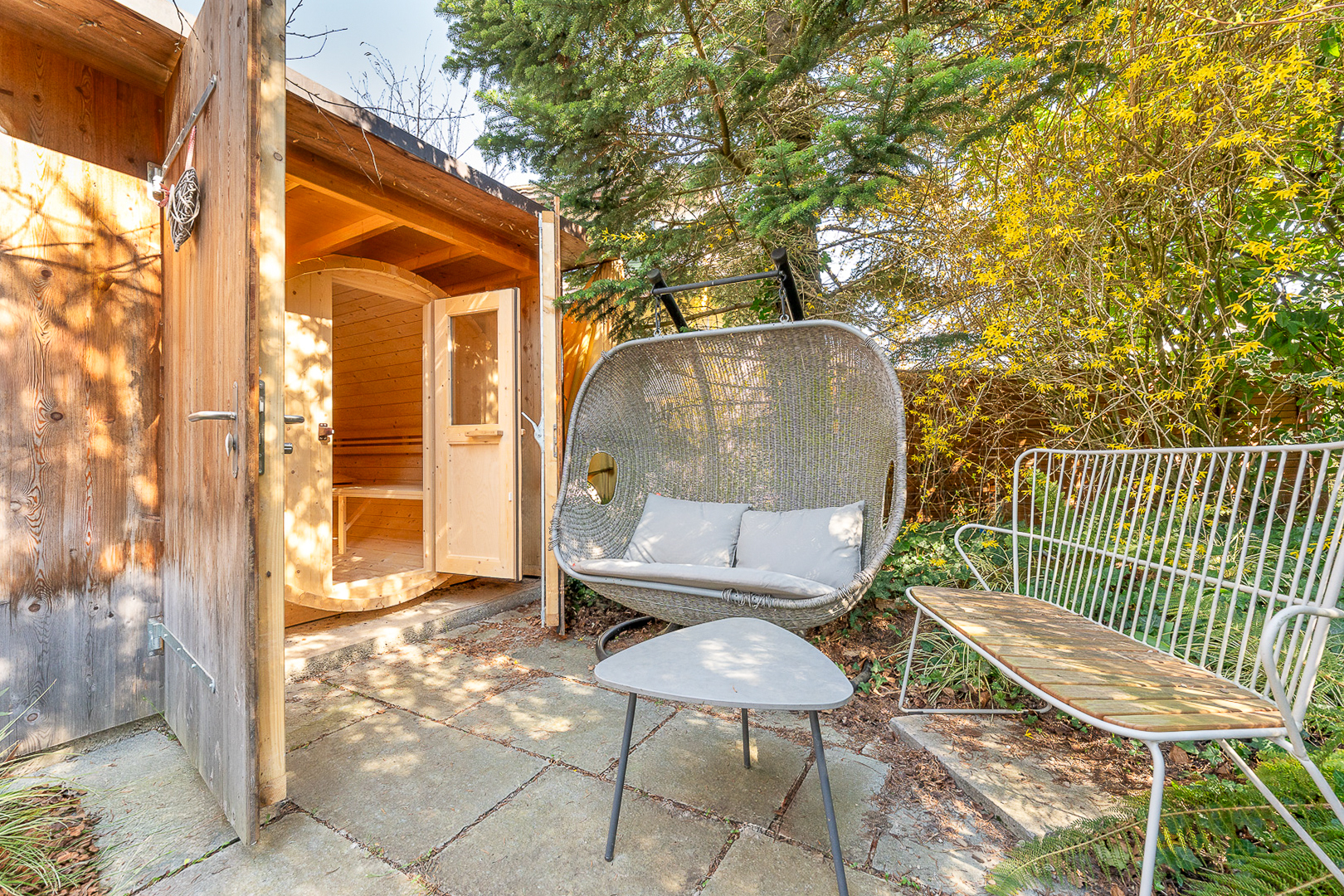 Aussenbereich mit Sauna