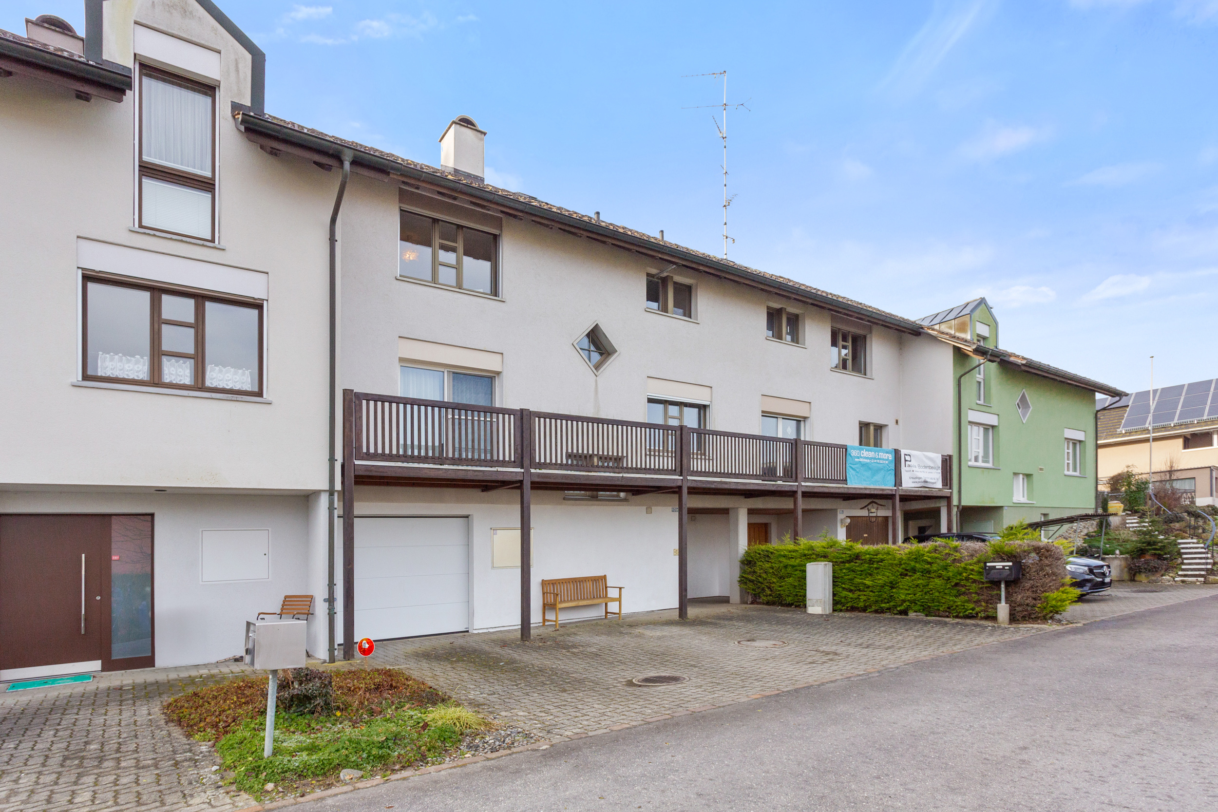 Exklusive Möglichkeit: Modernes Reihenhaus mit Seesicht und neu angelegtem Garten. Exklusive Möglichkeit: Modernes Reihenhaus mit Seesicht und neu angelegtem Garten.