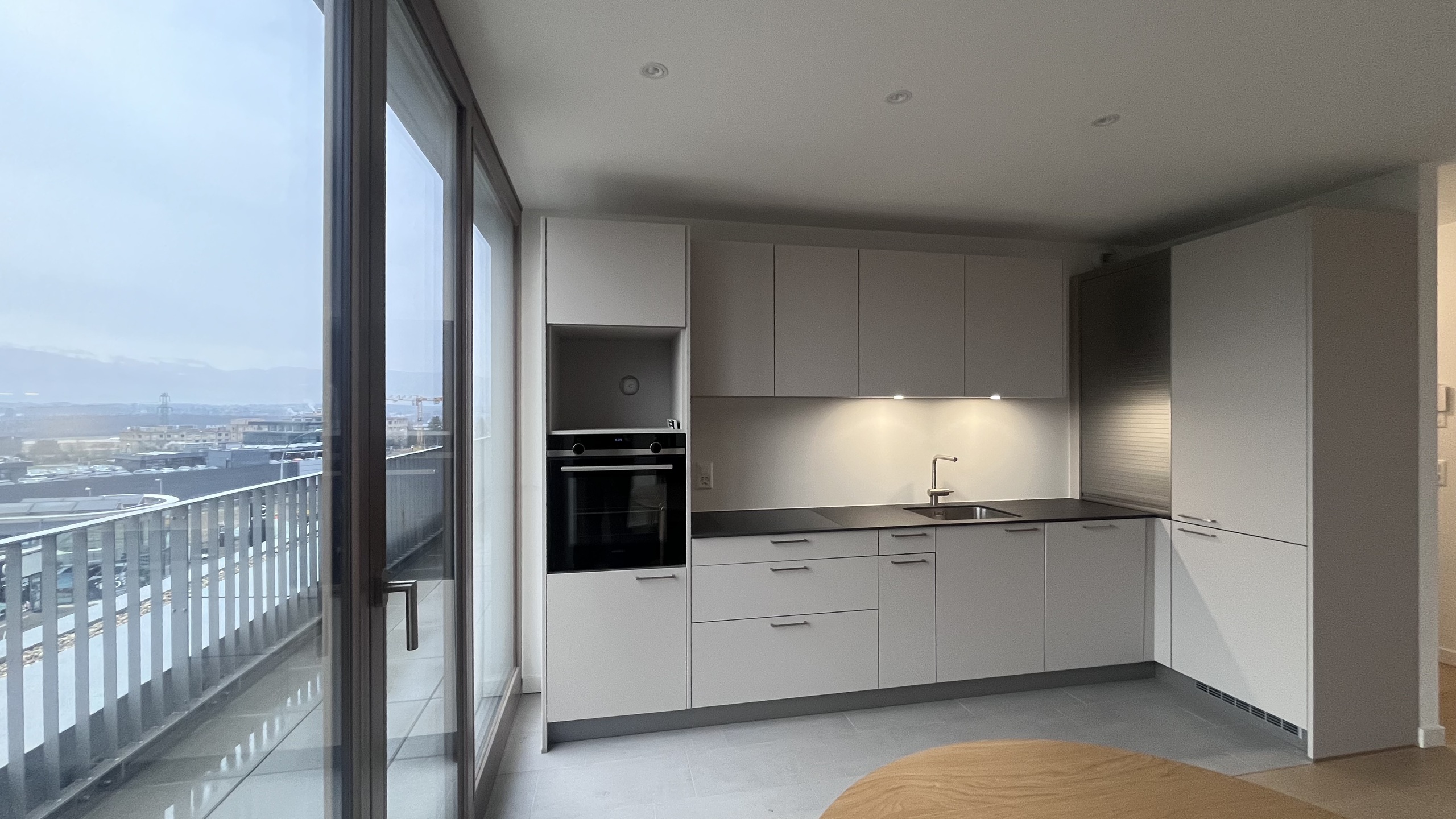 Cuisine entièrement équipée avec accès à l'extérieur Cuisine entièrement équipée avec accès à l'extérieur