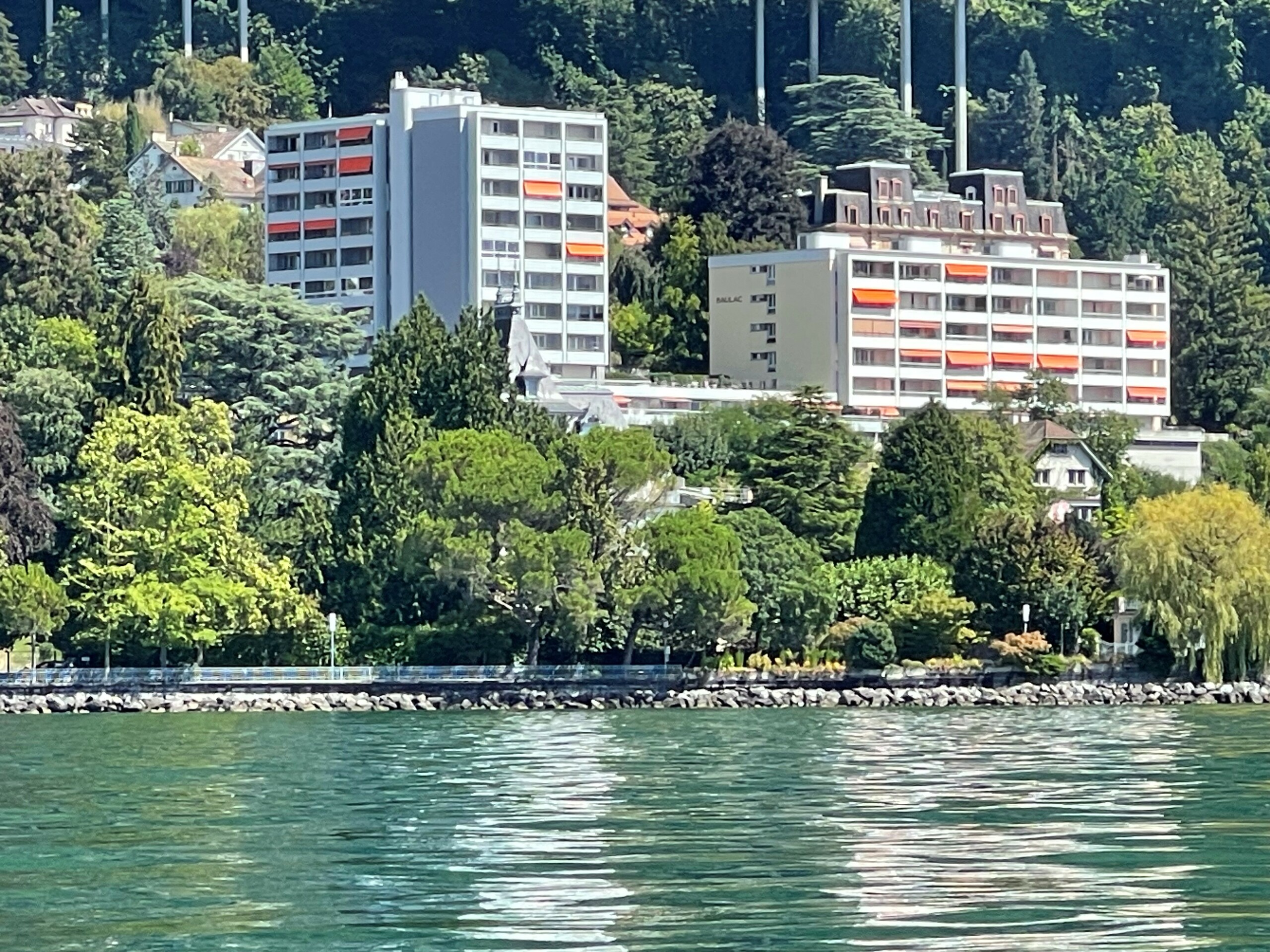 L'immeuble situé à proximité du lac Léman