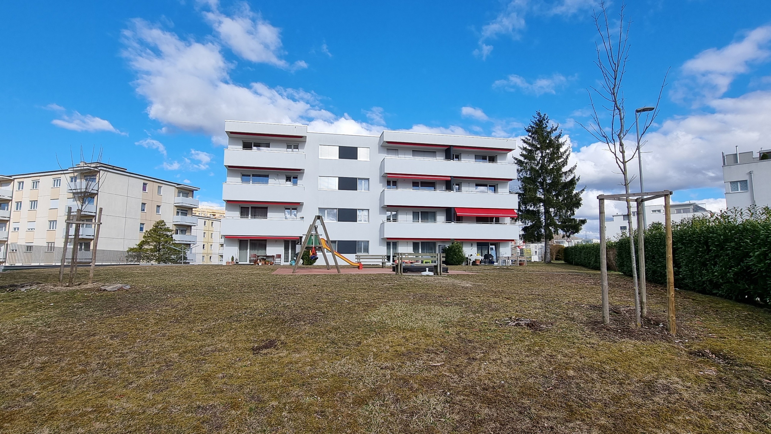 Vue de l'immeuble voisin (idem après travaux)