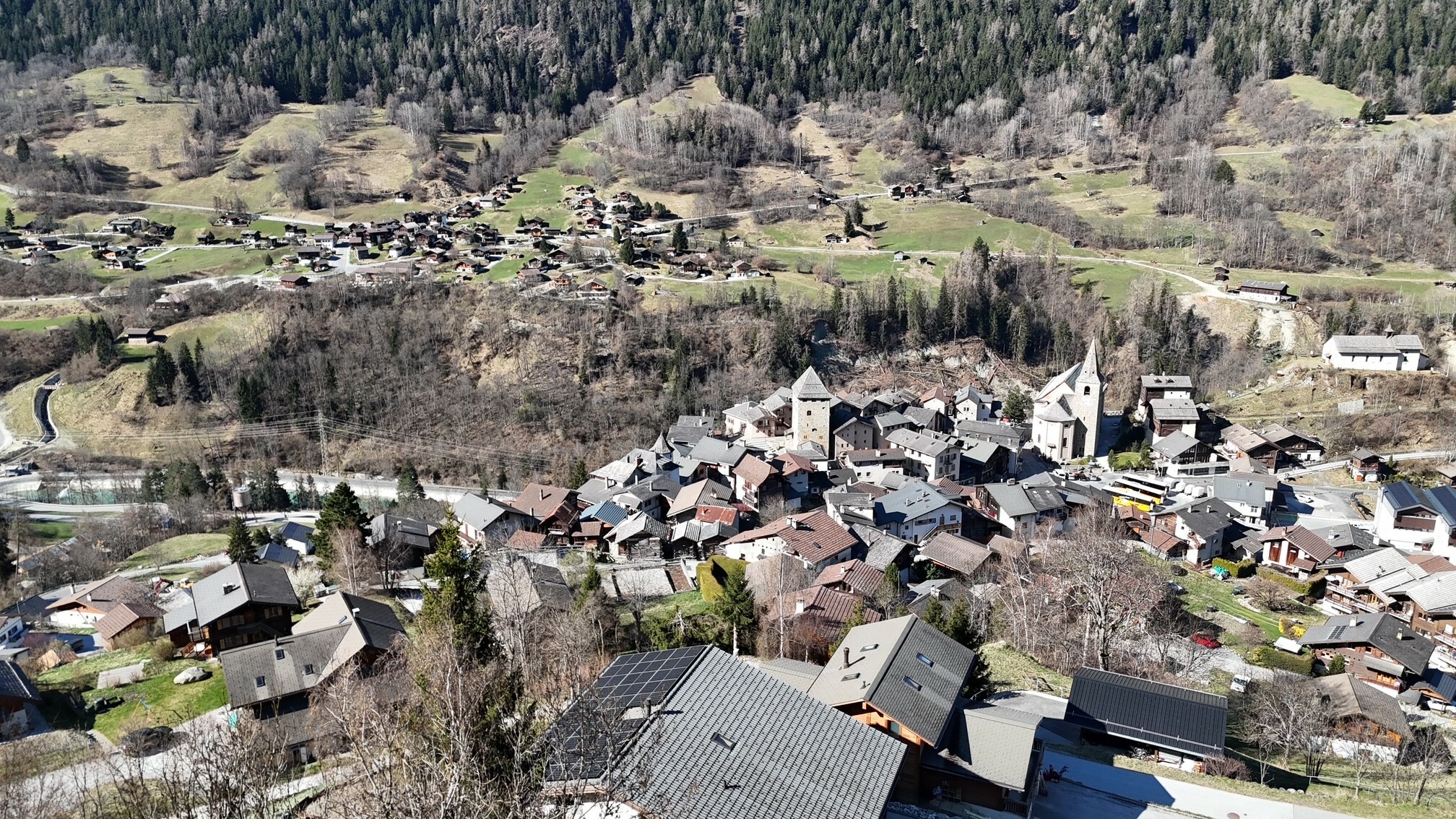 Vue sur le village de Vissoie  Vue sur le village de Vissoie