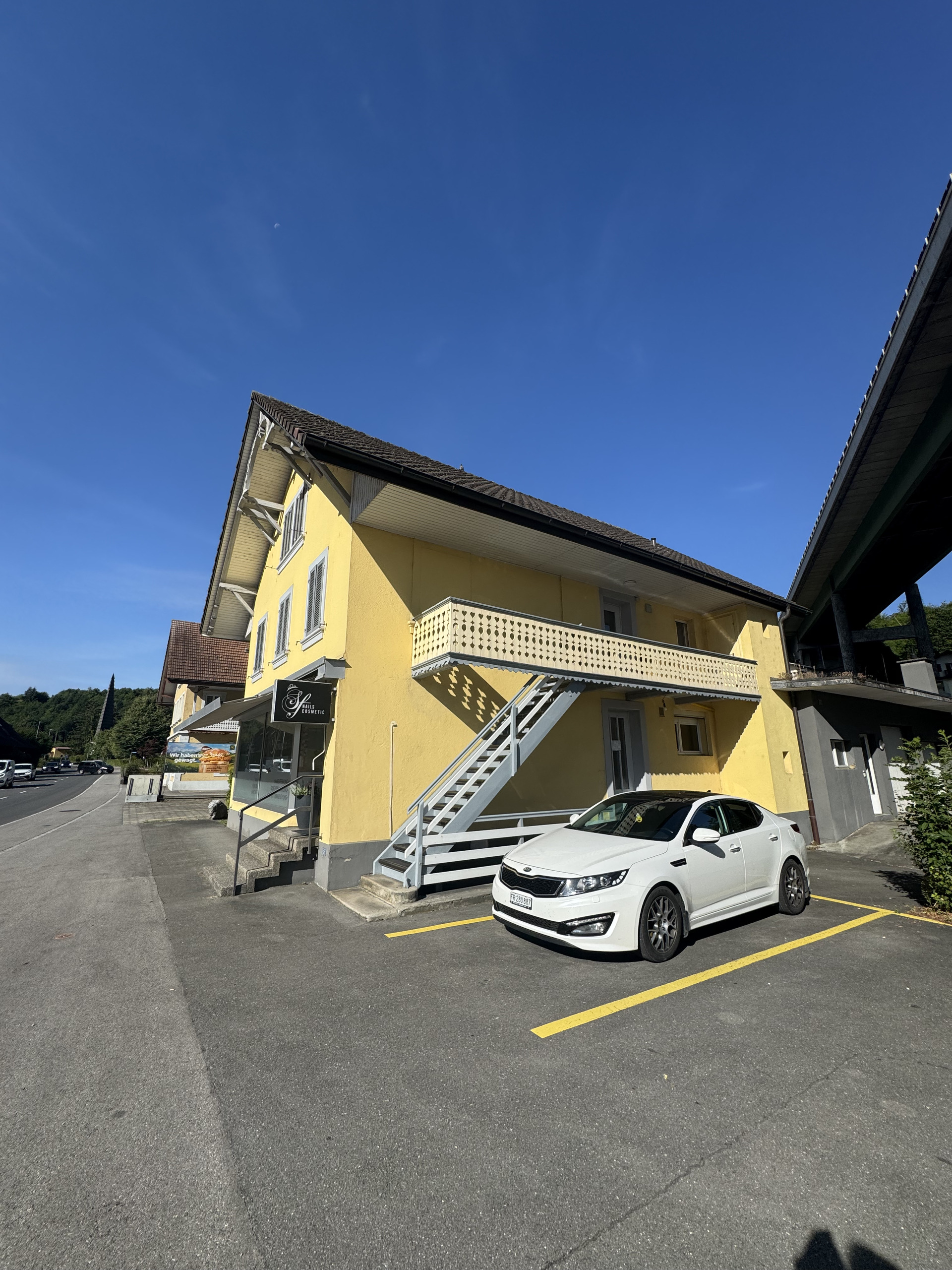 Exterior view 4