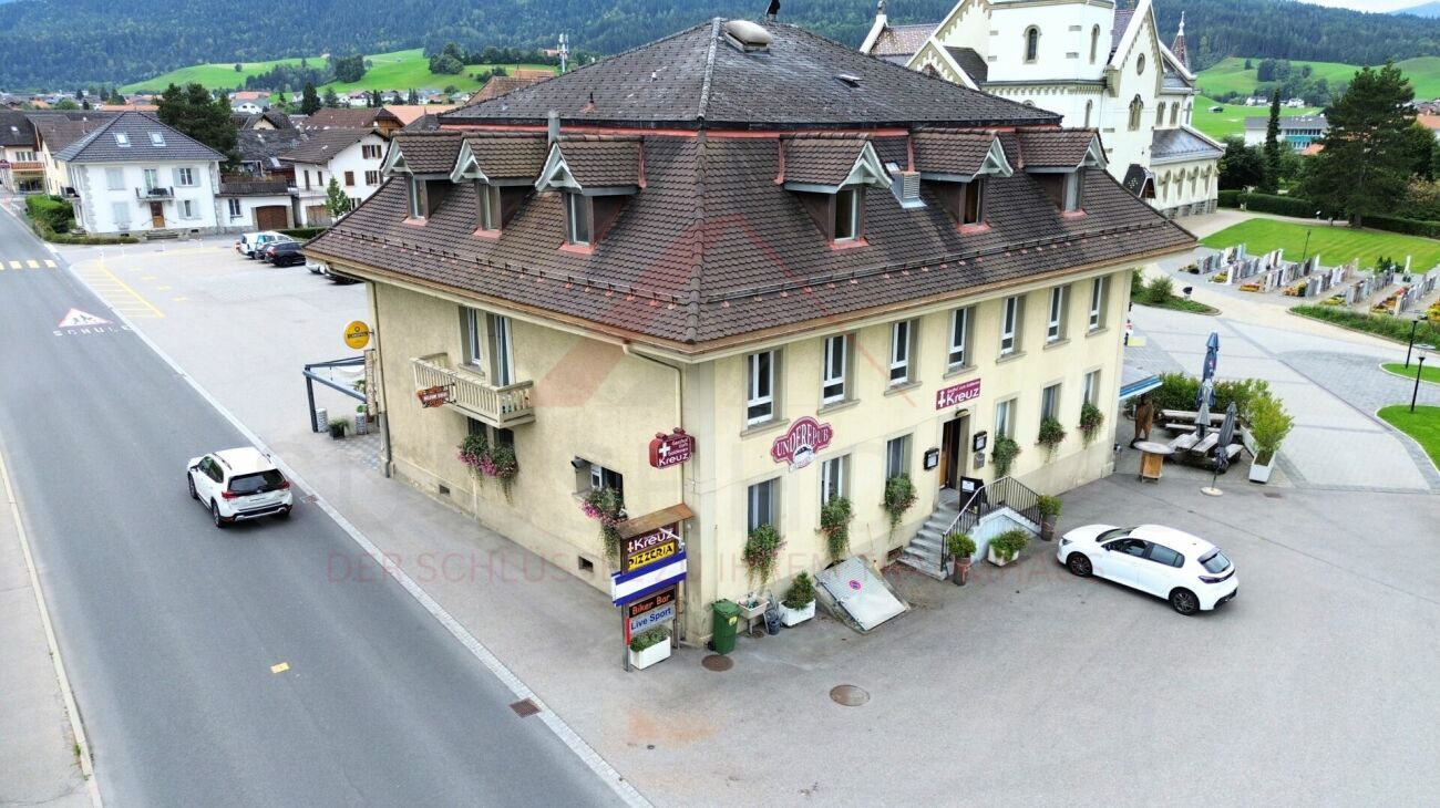 Fassadenansicht (Front, Rückseite, Seite) ? Vue de la façade (avant, arrière, côté)