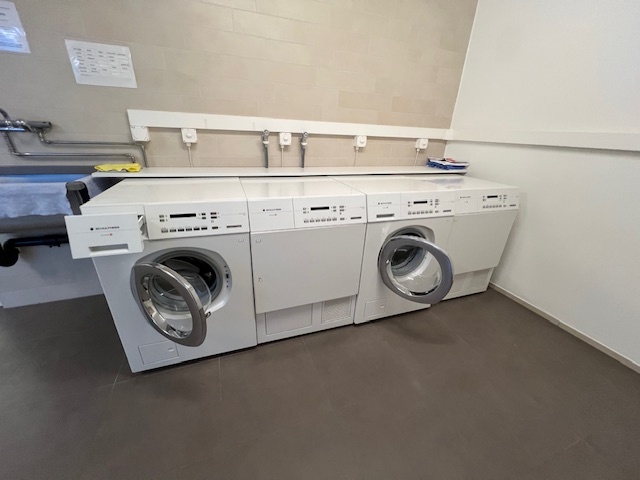 Buanderie commune par étage