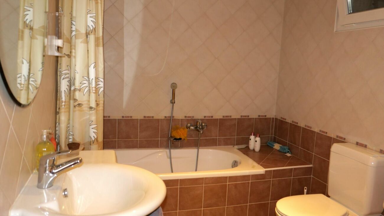 salle de bain rez inférieur