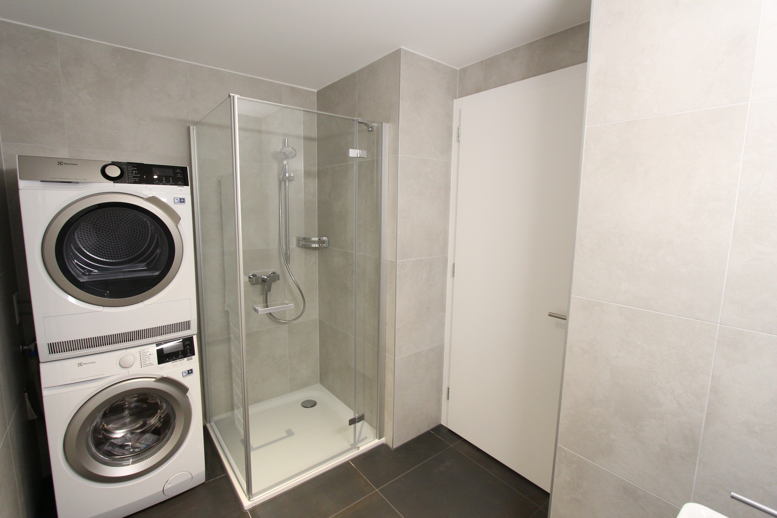 Salle d'eau avec colonne de lavage Salle d'eau avec colonne de lavage