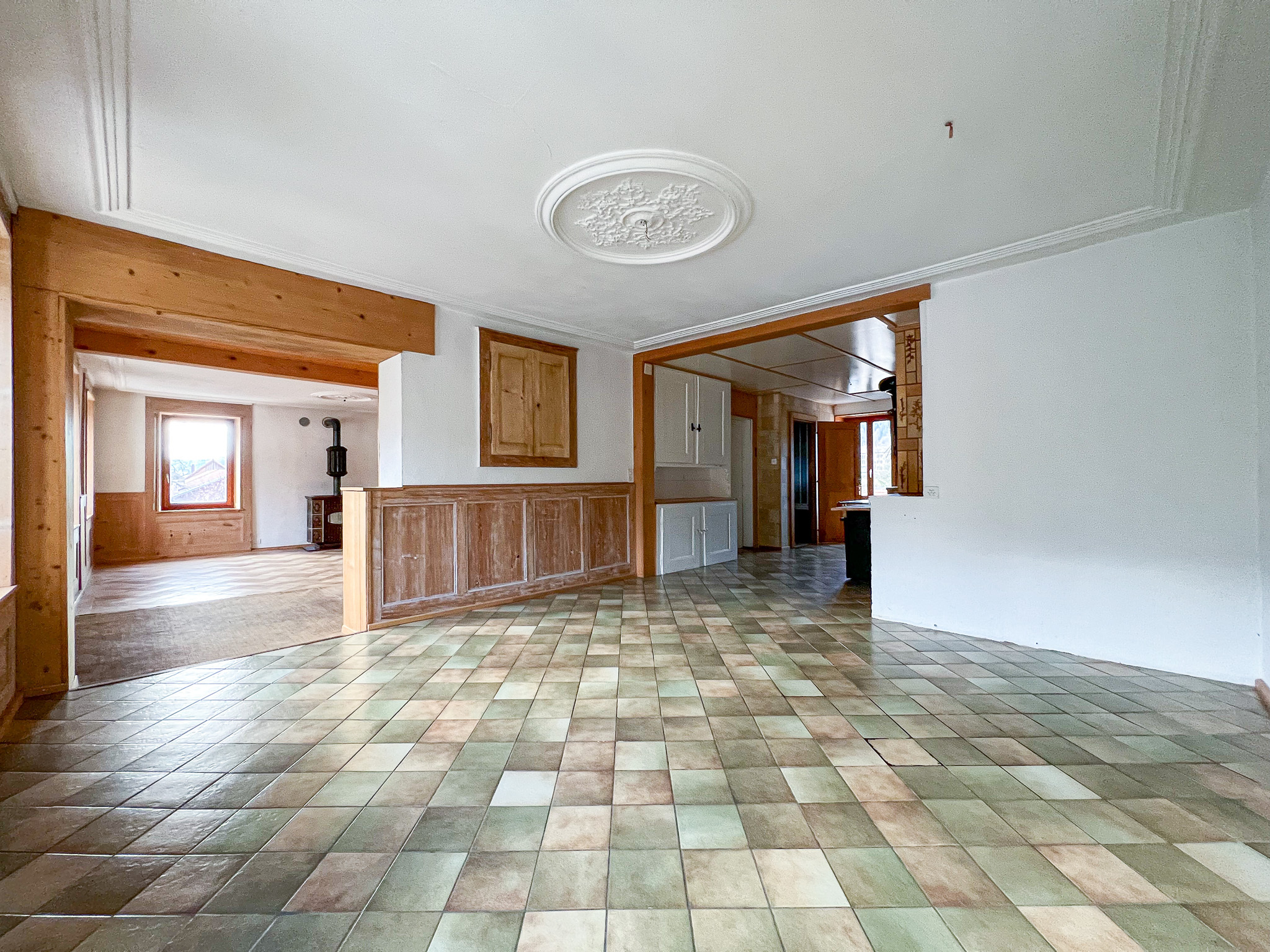 Séjour, salle à manger et cuisine