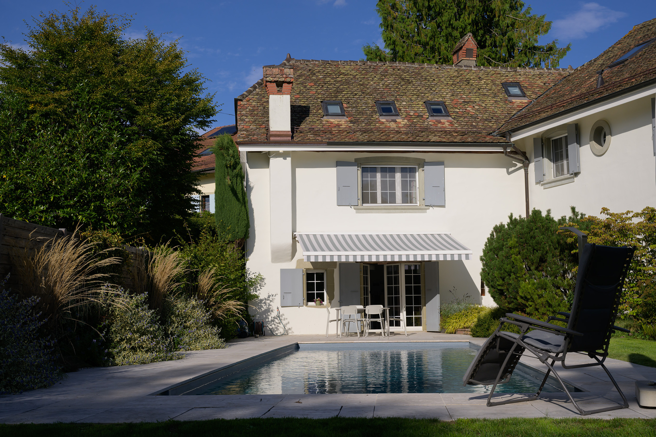 Swimmingpool (10 x 4 m) im Freien Swimmingpool (10 x 4 m) im Freien