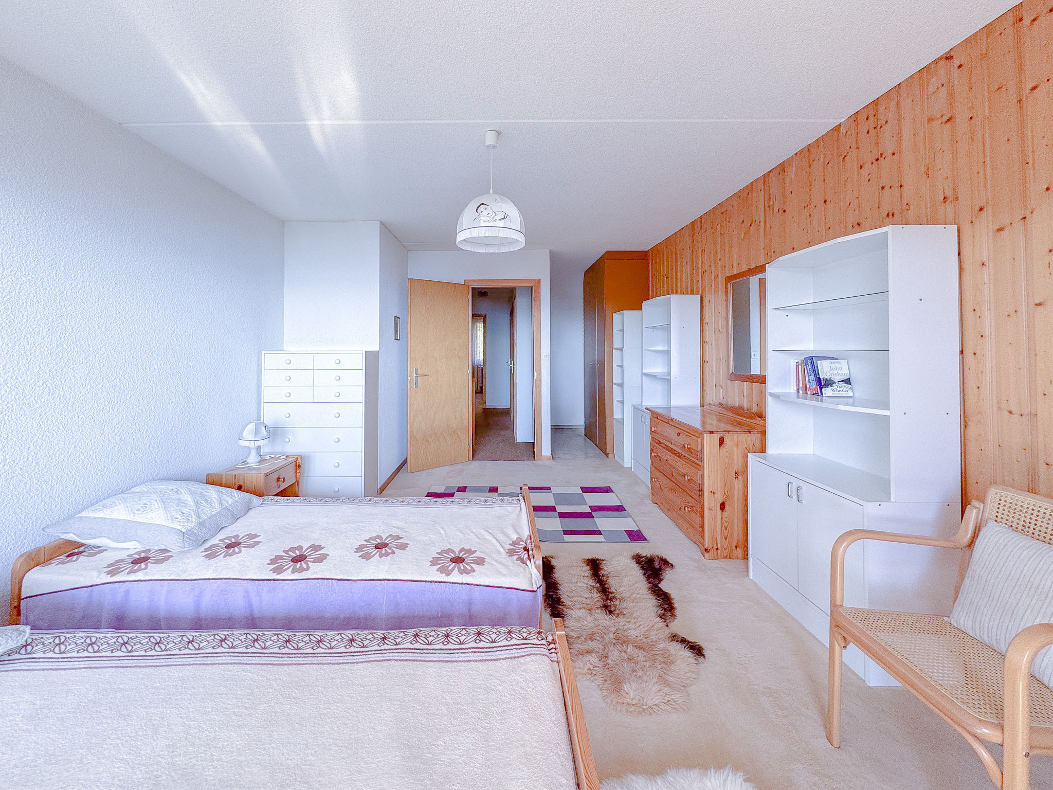 Grande chambre no 2 au 2ème niveau avec balcon - exposée Sud