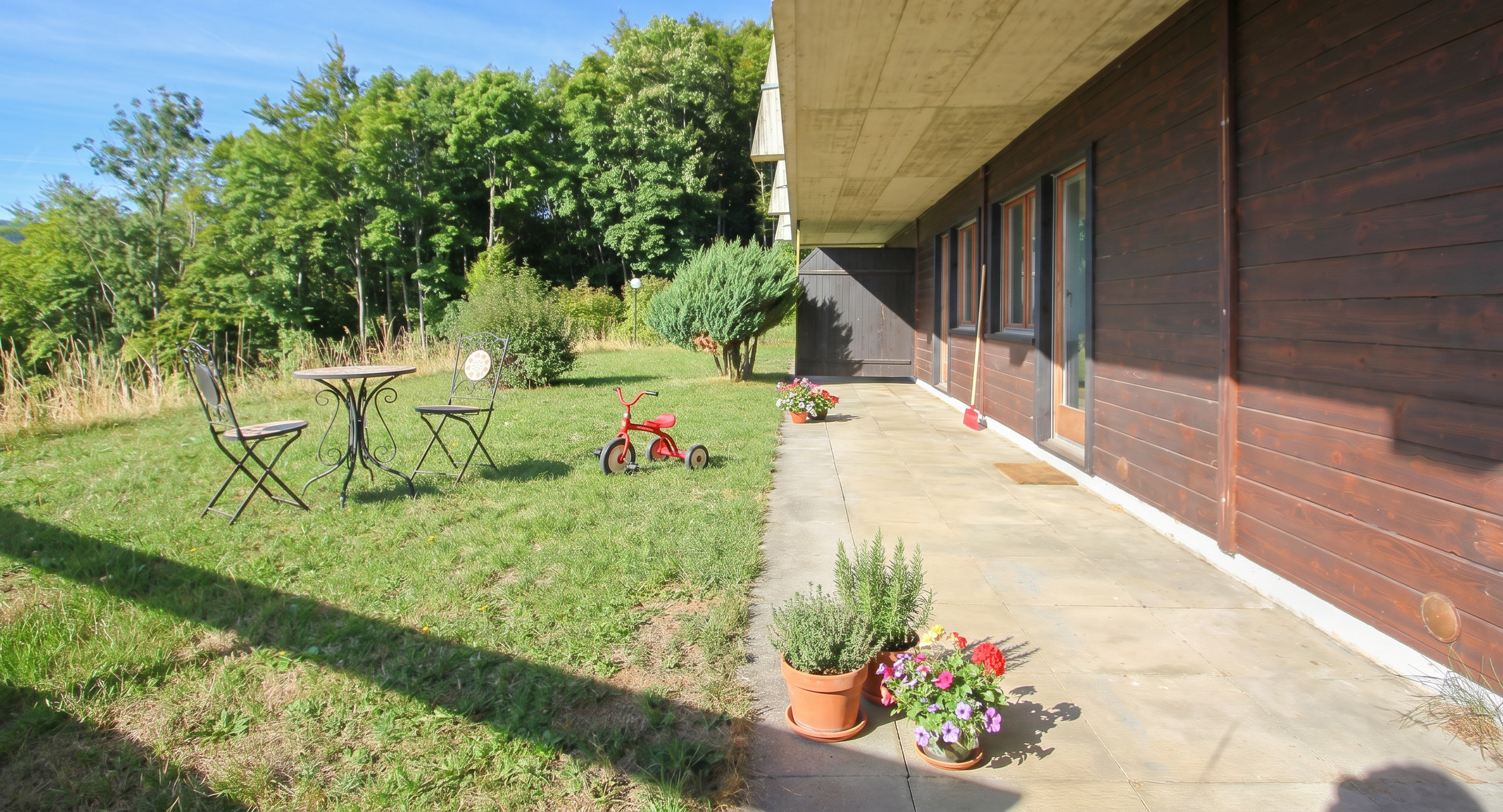 Terrasse et espace jardin