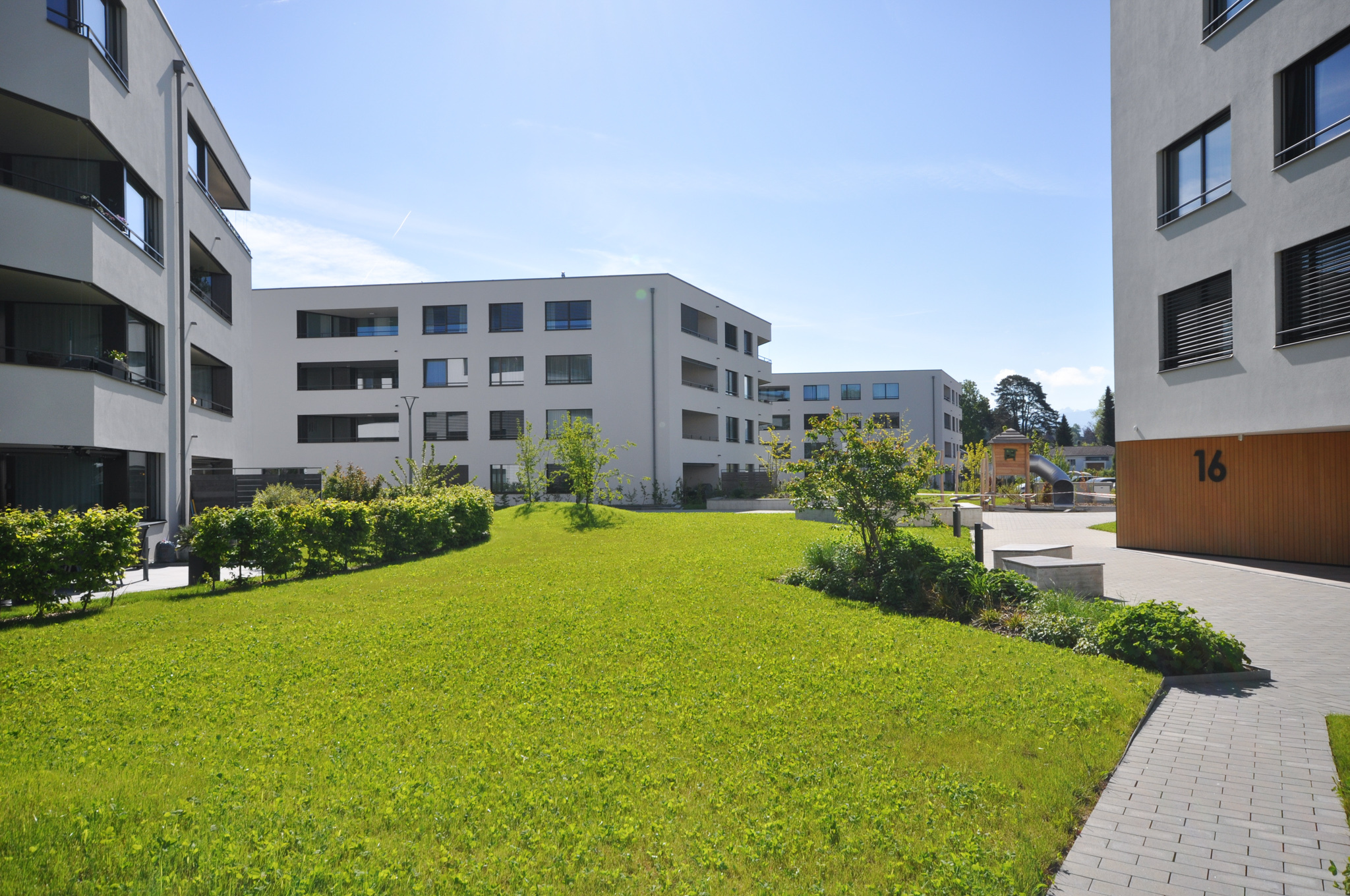 Briegli Park de Guin Plus qu’un logement: la vie dans la commune verte de Guin. 13 bâtiments abritant un total de 250 appartements, qui sont à acheter ou à louer. Les appartements de 2½, 3½, 4½ et 5½ pièces sont spacieux et inondés de lumière.