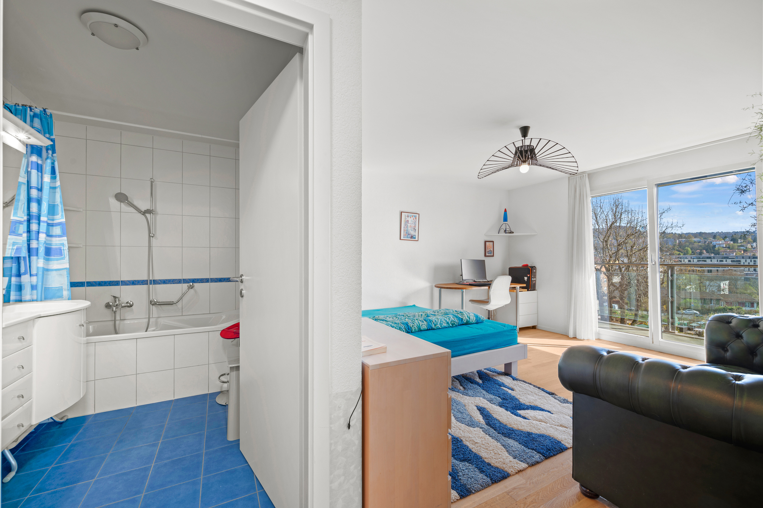 Chambre n°4 et salle de bain Chambre n°4 et salle de bain
