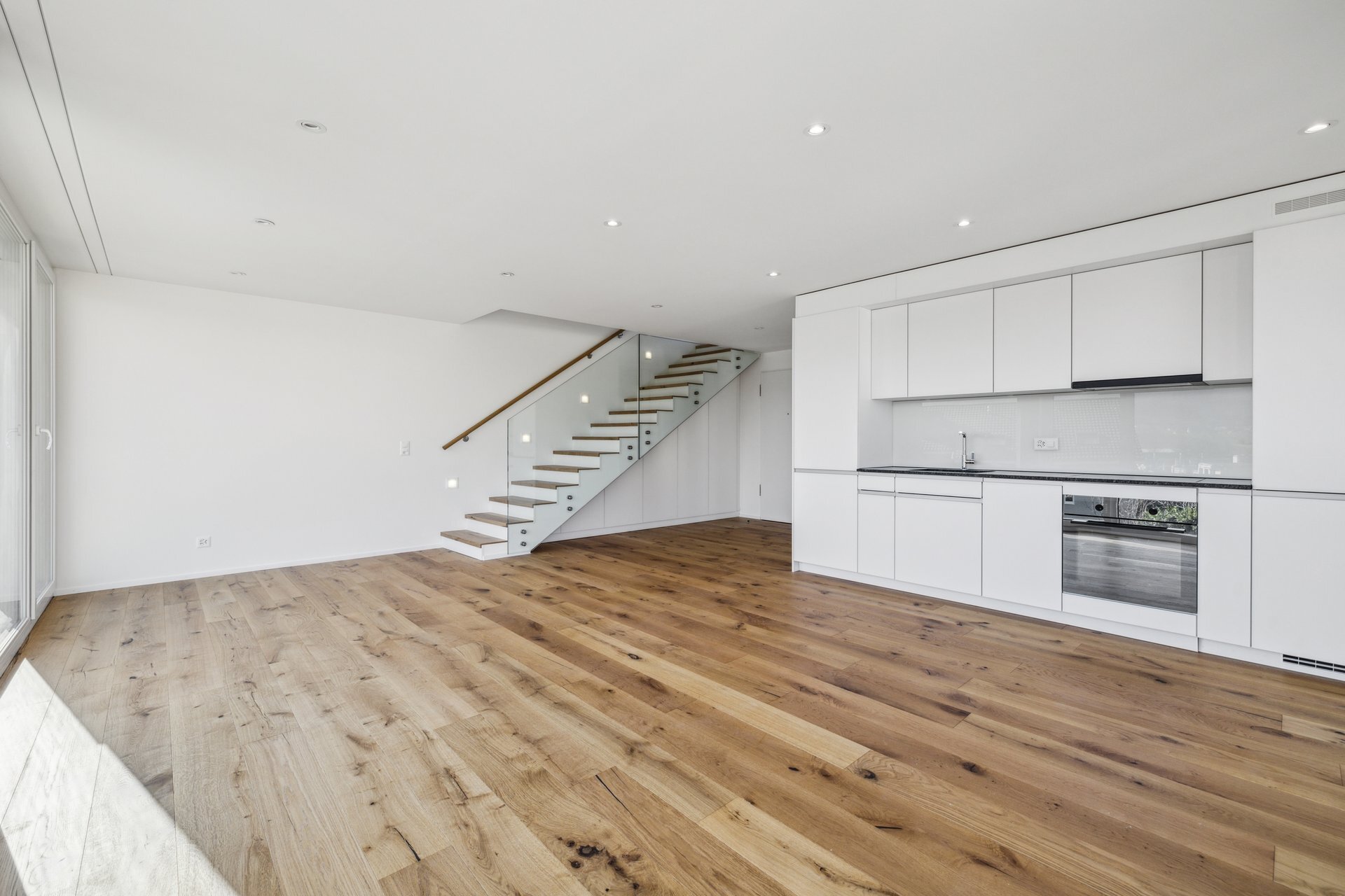 Küche mit Wohnung und Esszimmer Küche mit Wohnung und Esszimmer