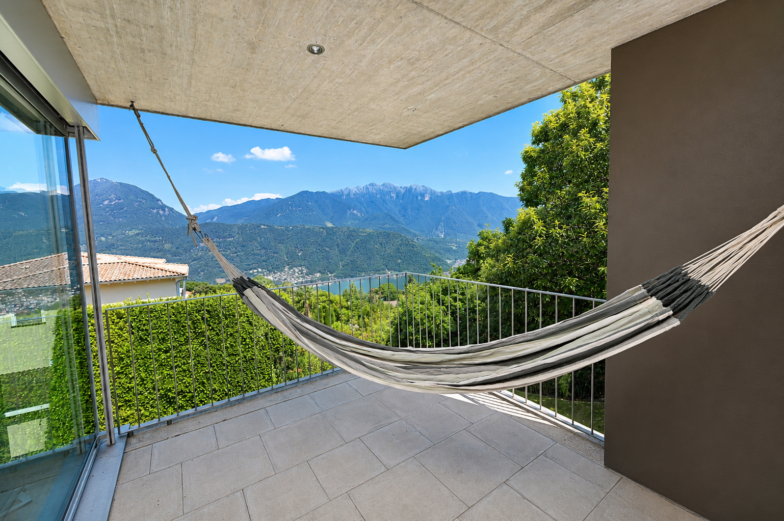 Exterior view 4
